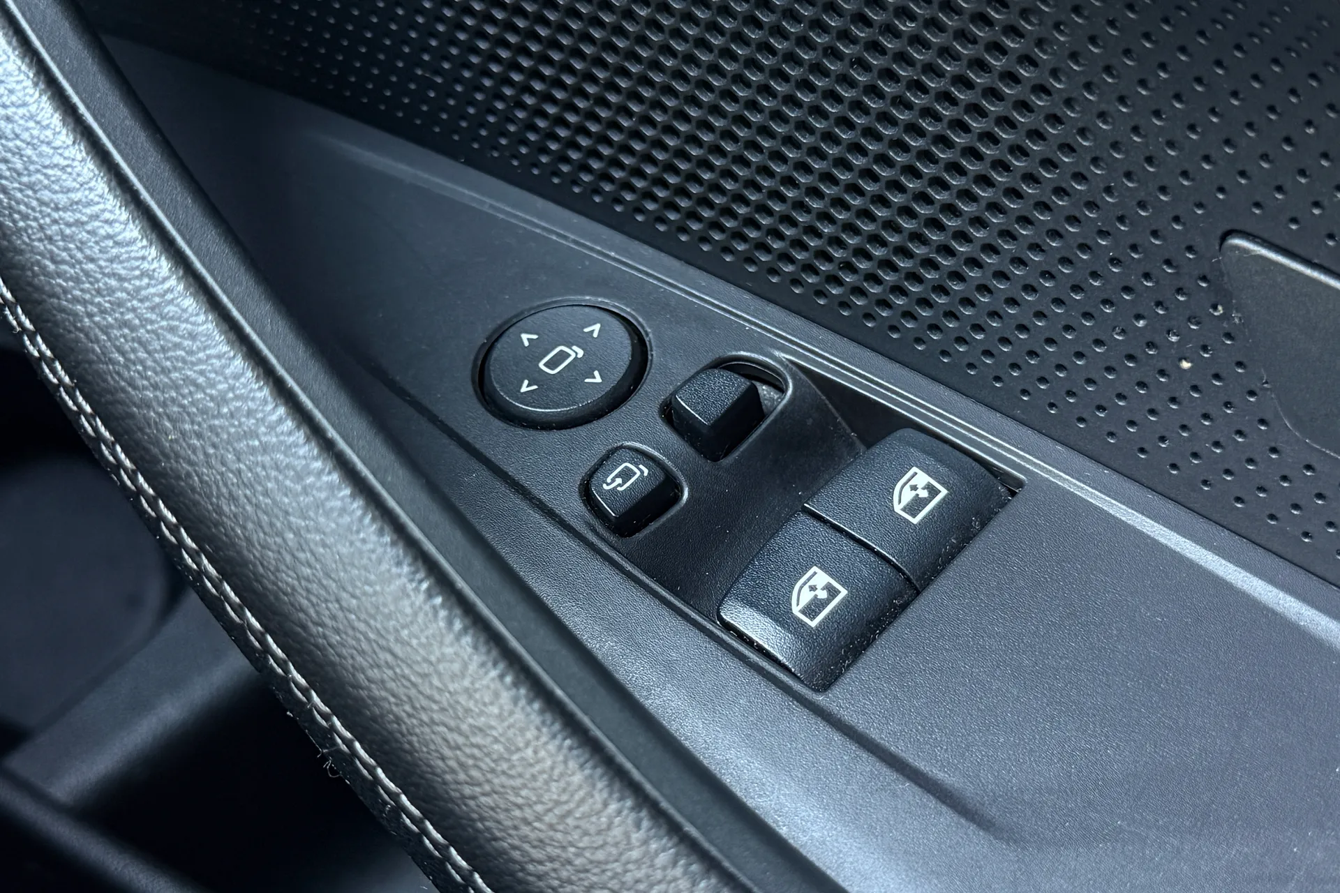 BMW 4 SERIES thumbnail image number 27