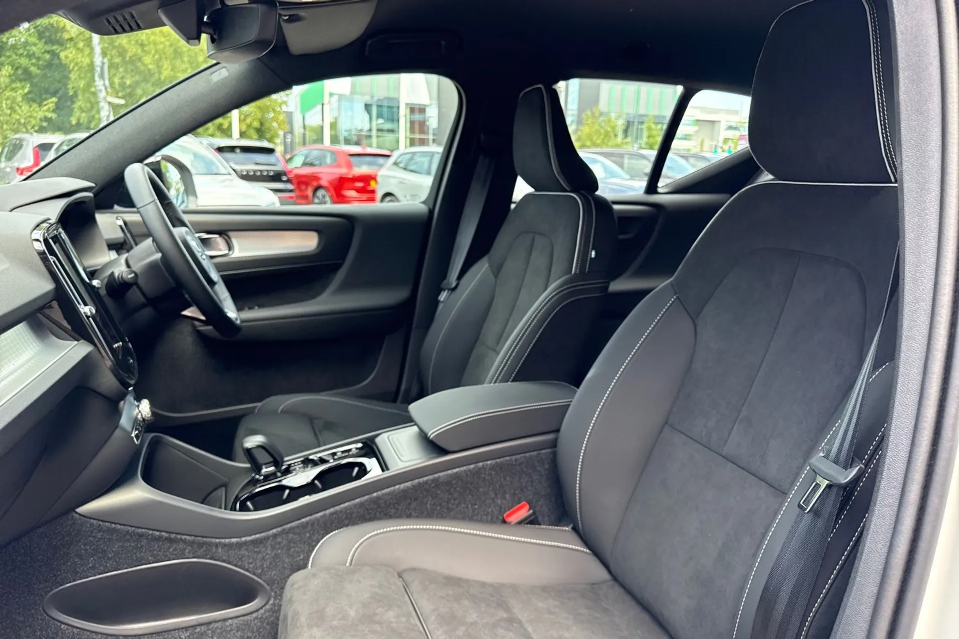 Volvo XC40 thumbnail image number 28