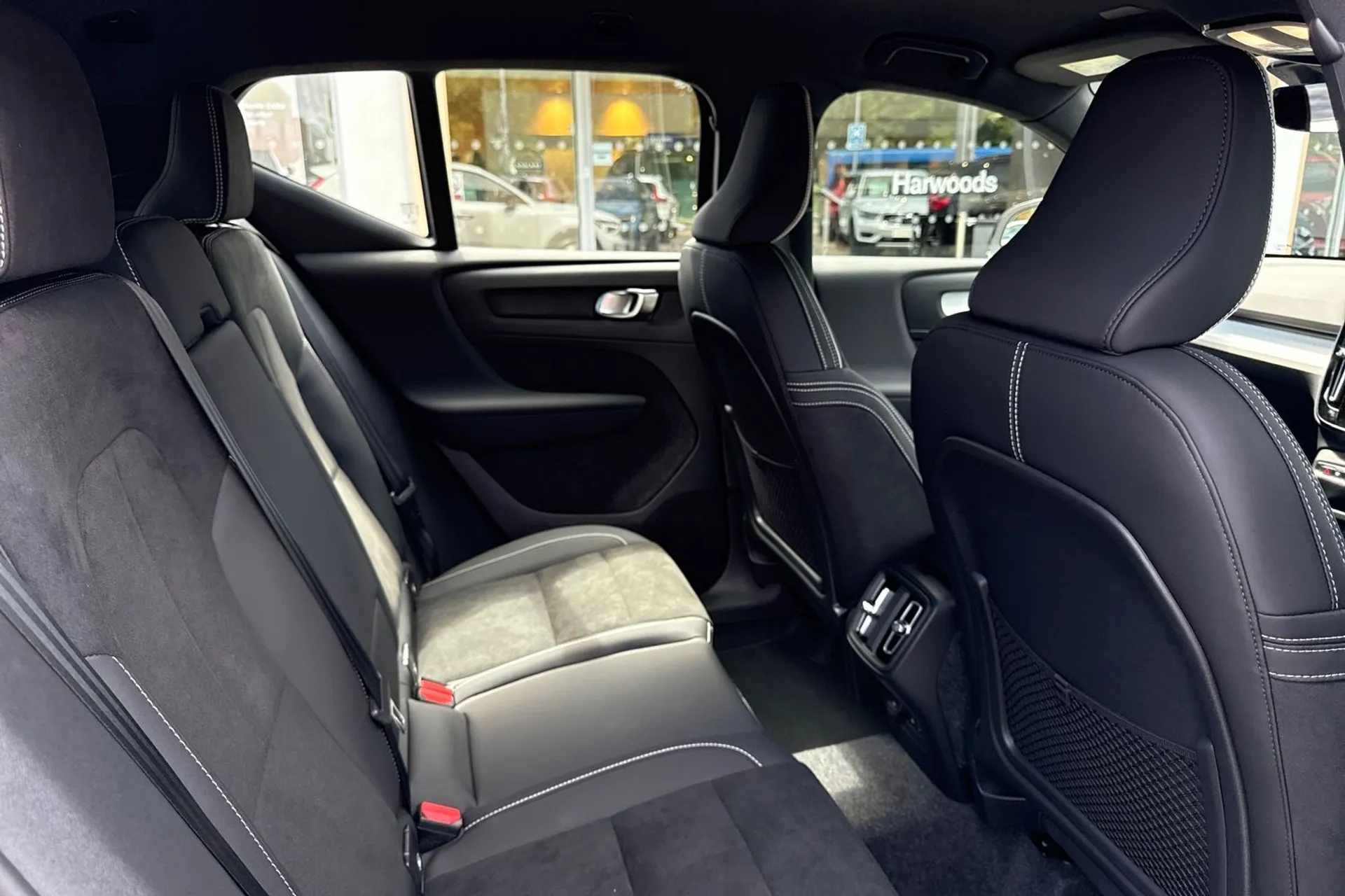 Volvo XC40 thumbnail image number 23