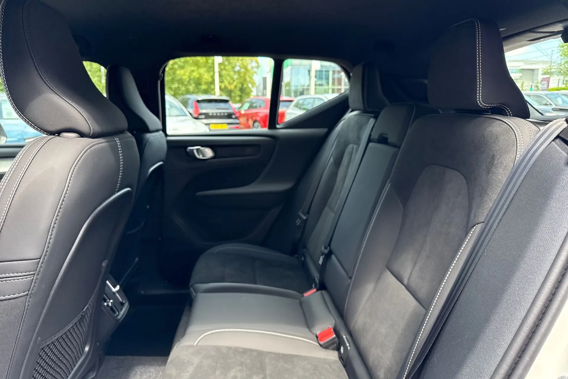 Volvo XC40 thumbnail image number 30