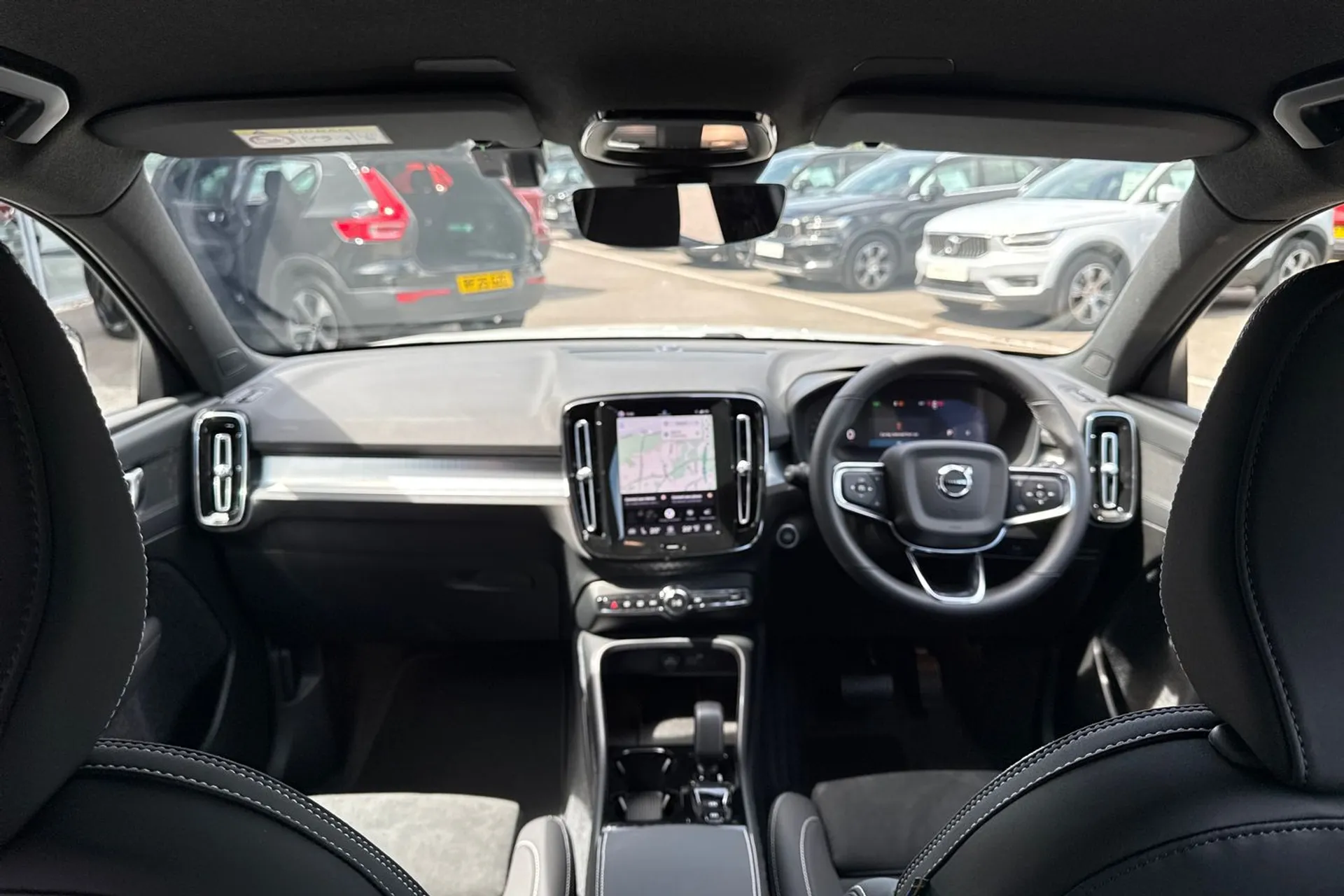 Volvo XC40 thumbnail image number 3