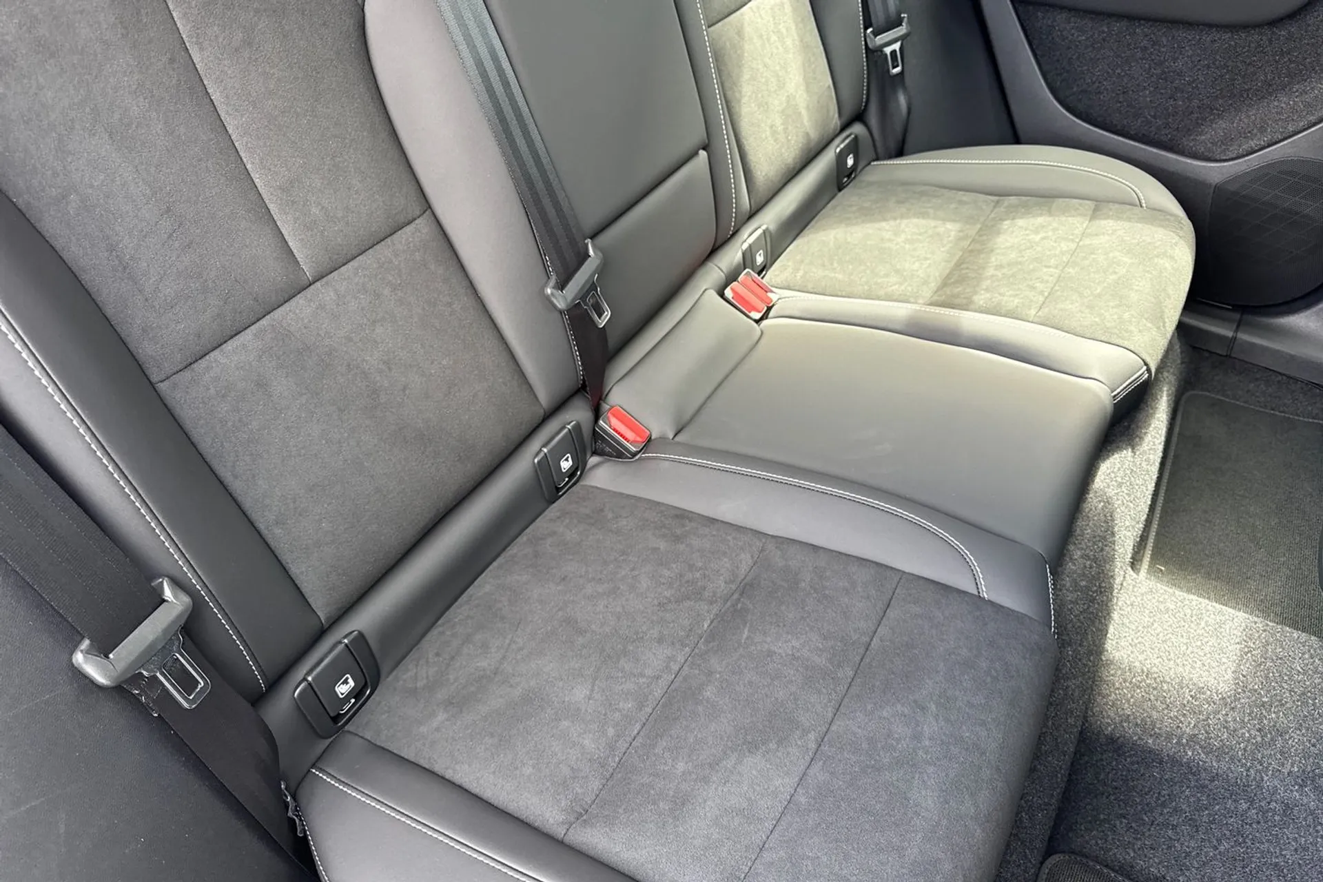 Volvo XC40 thumbnail image number 25