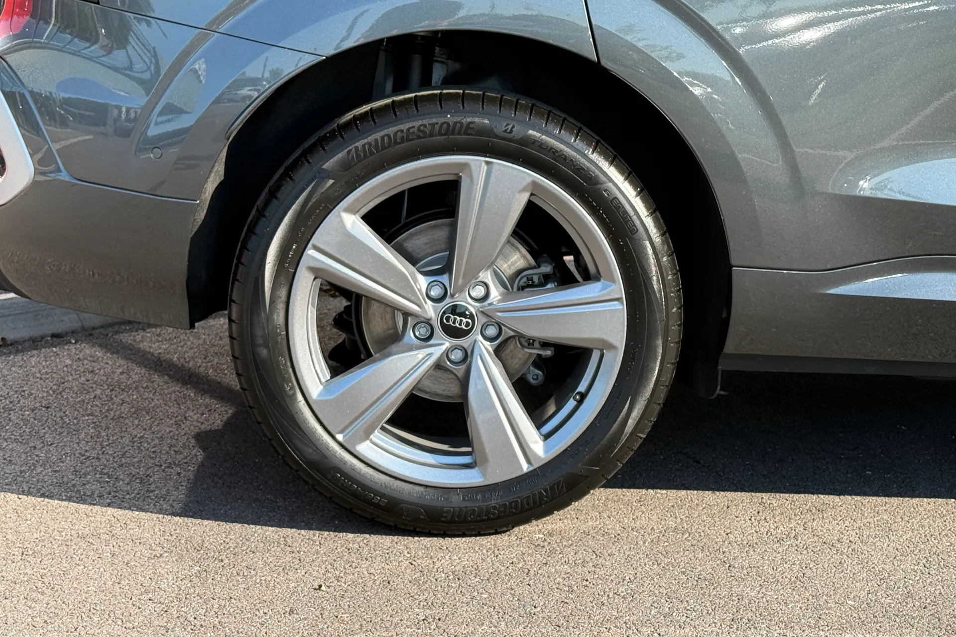 Audi Q3 thumbnail image number 31