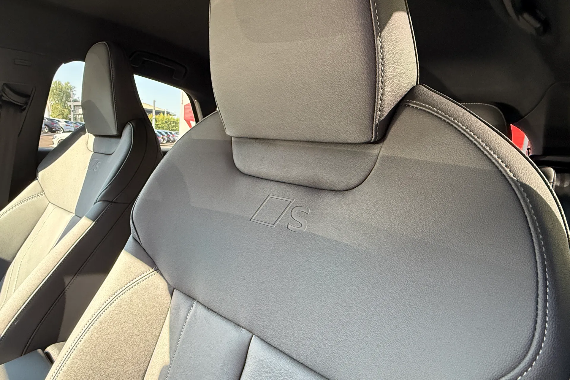 Audi Q3 thumbnail image number 46