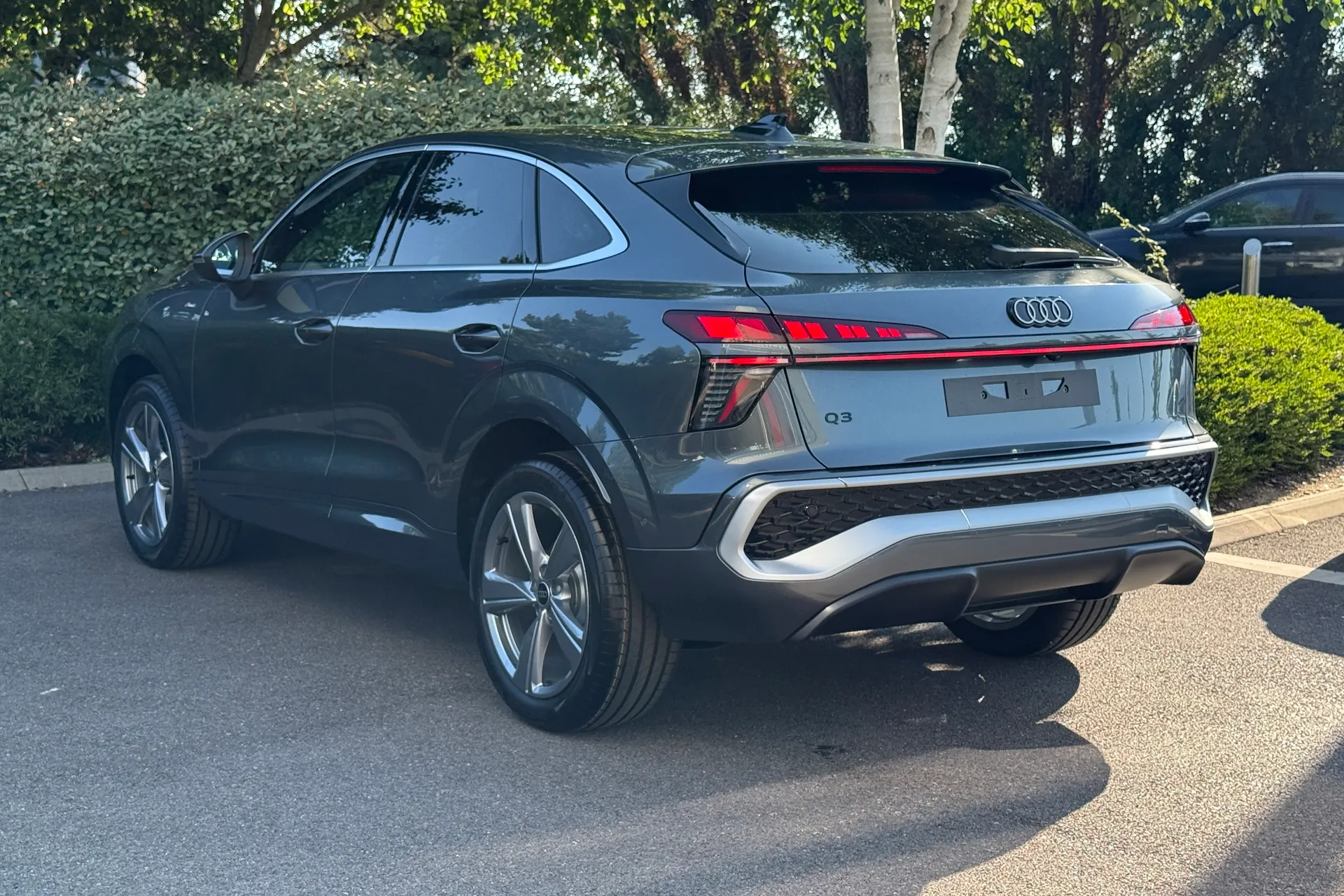 Audi Q3 thumbnail image number 42