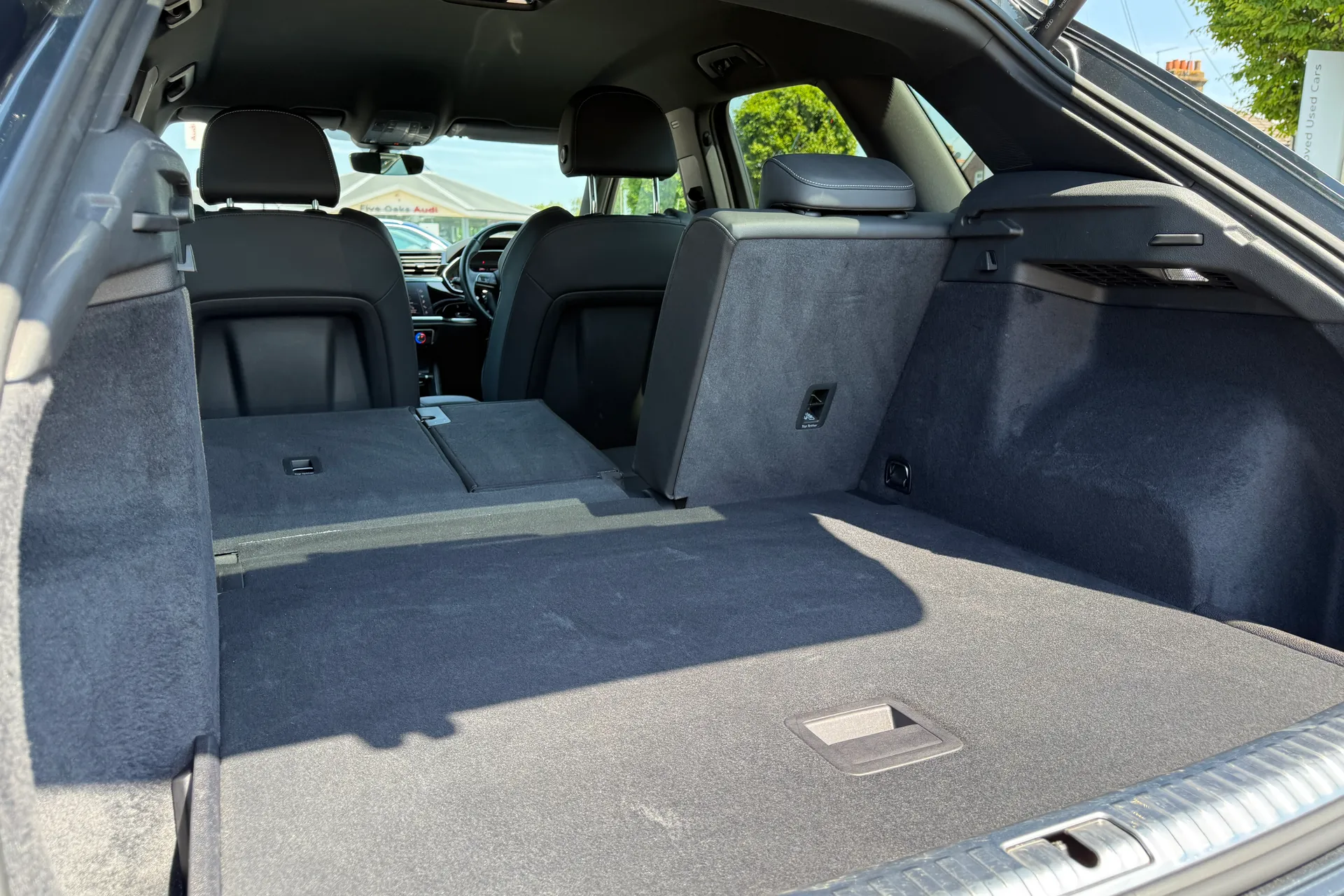 Audi Q3 thumbnail image number 36