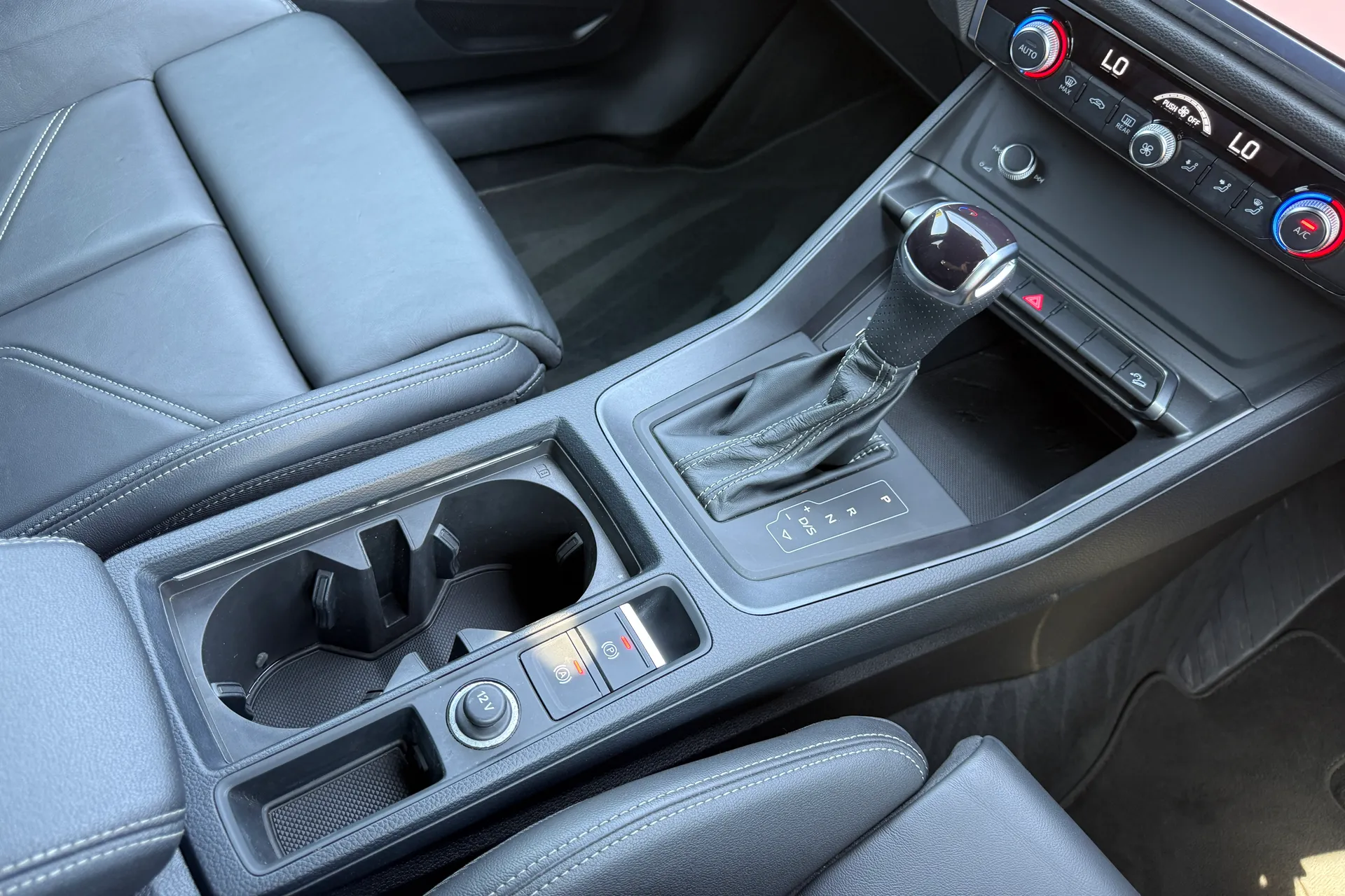 Audi Q3 thumbnail image number 40