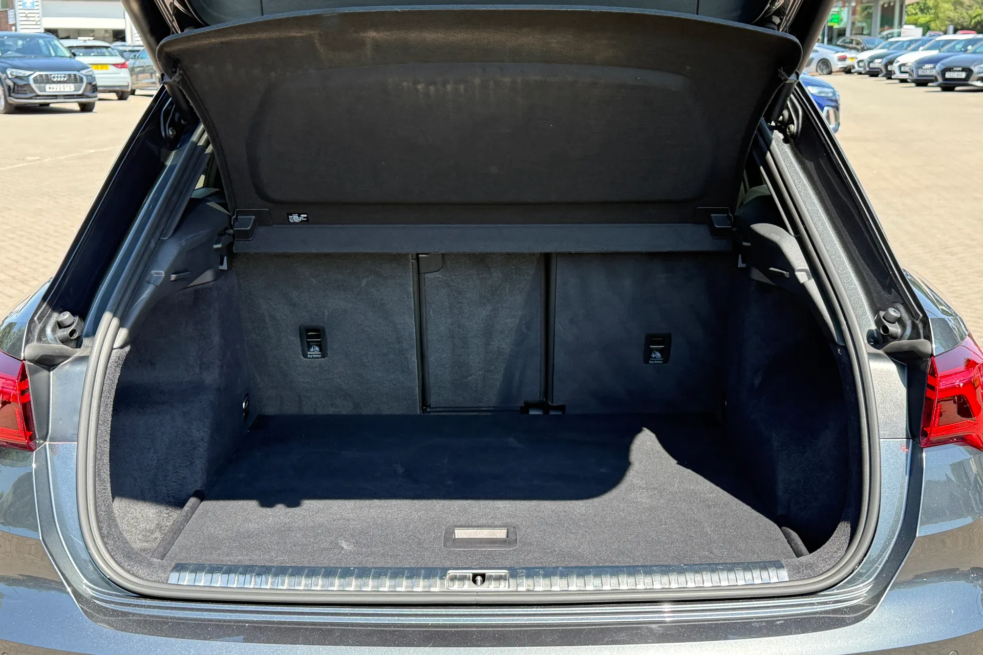 Audi Q3 thumbnail image number 35