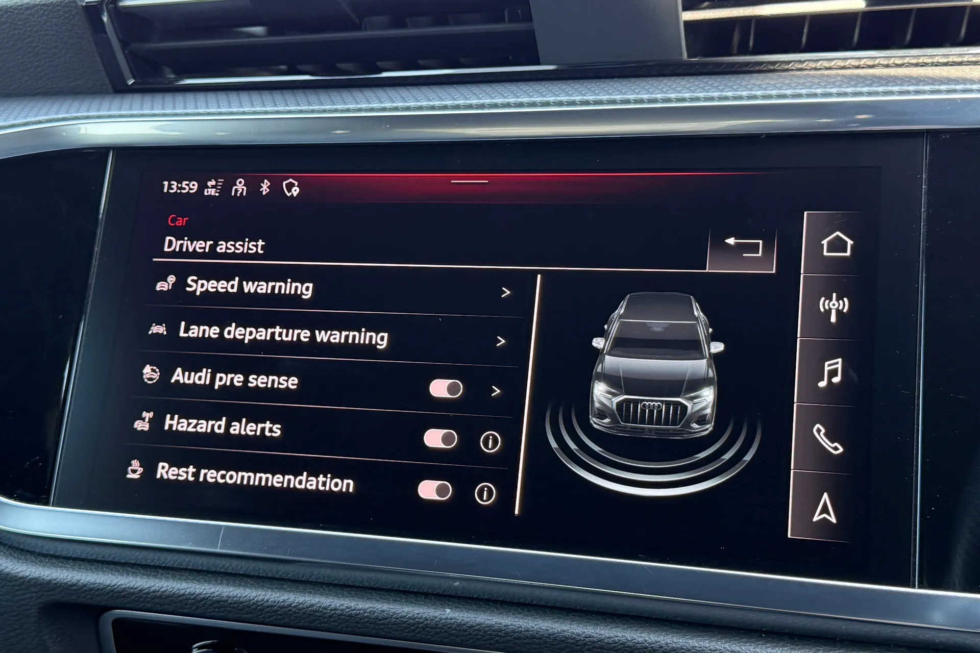 Audi Q3 thumbnail image number 12