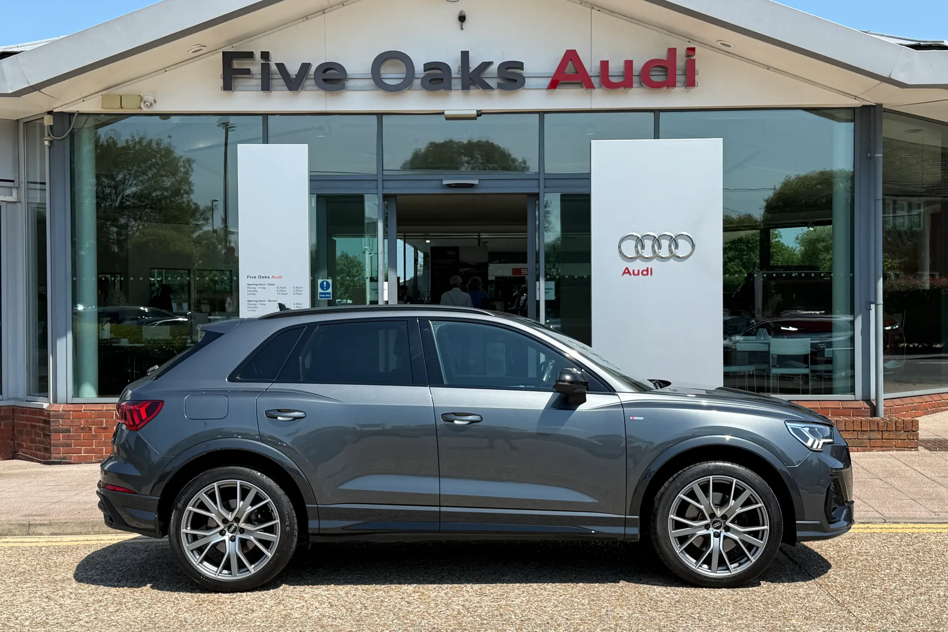 Audi Q3 thumbnail image number 2