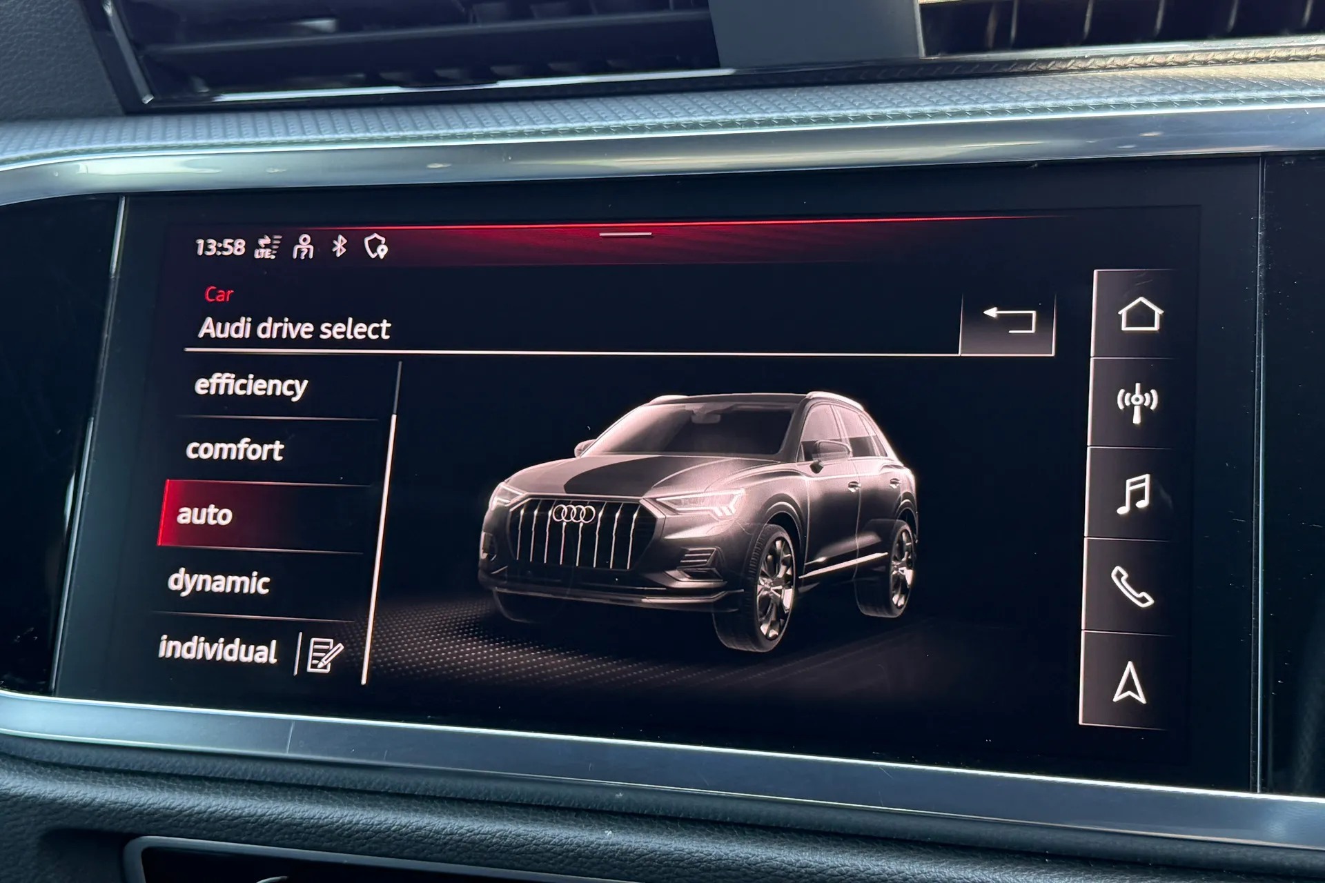 Audi Q3 thumbnail image number 11