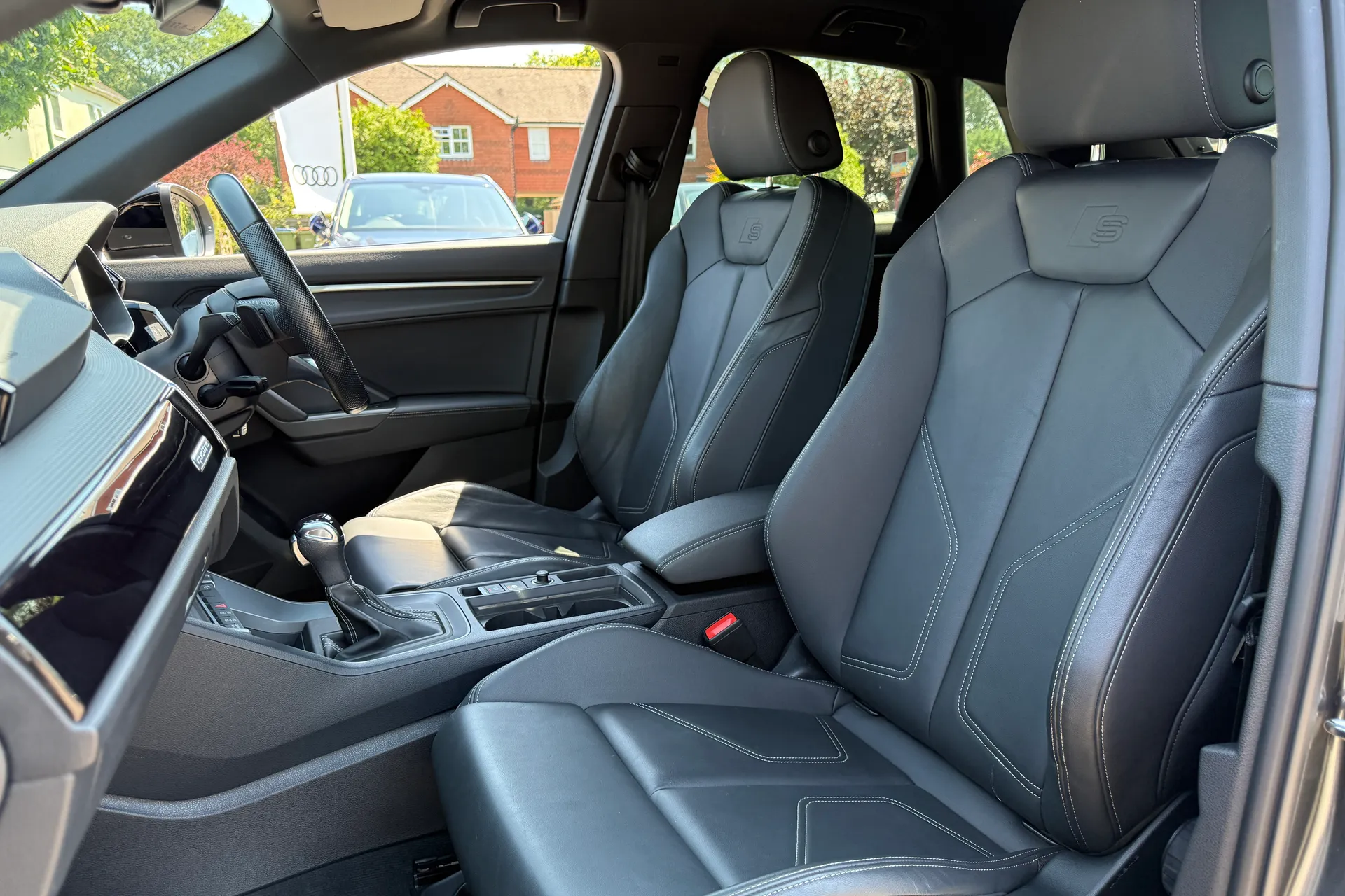 Audi Q3 thumbnail image number 30