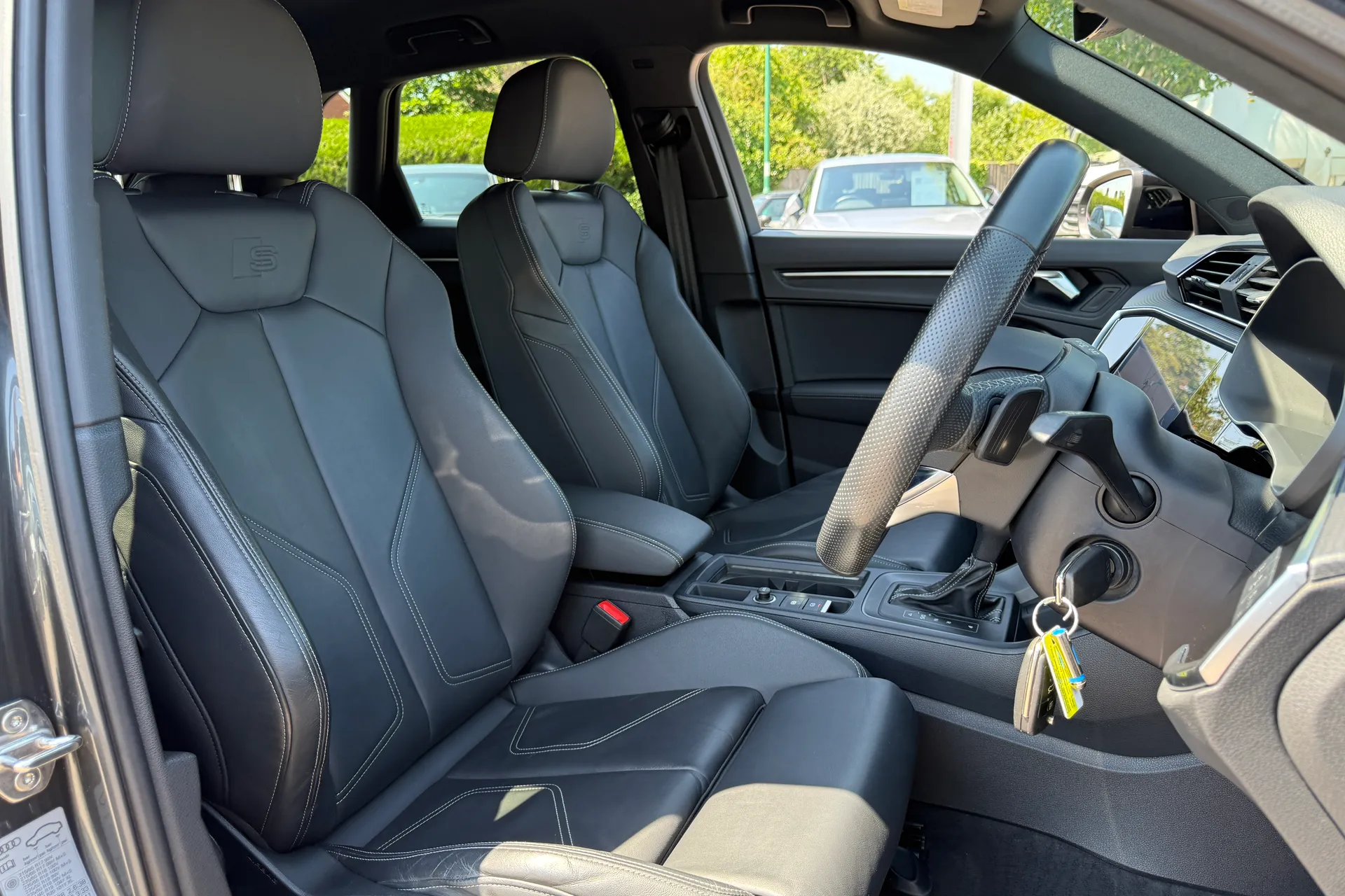 Audi Q3 thumbnail image number 27