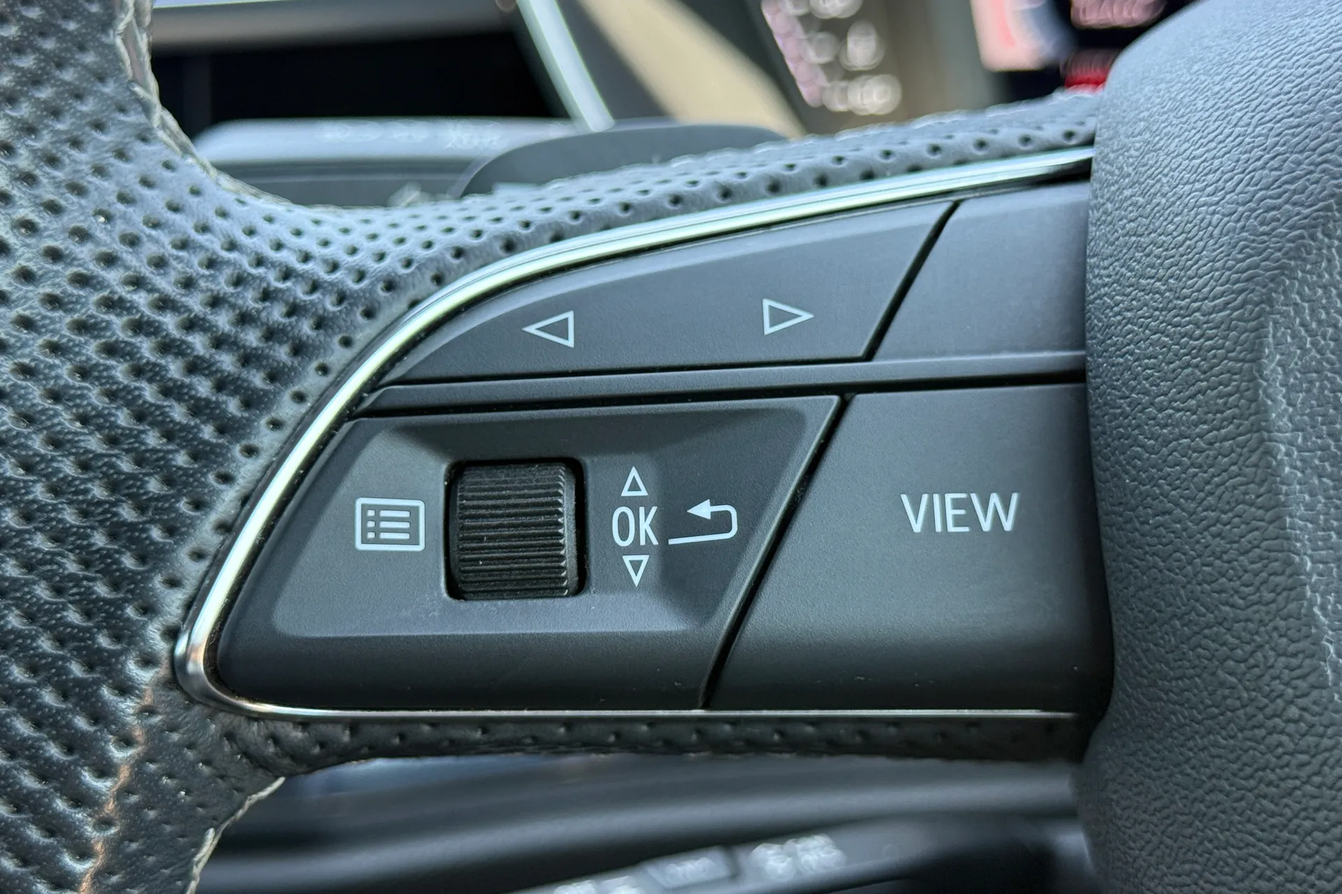 Audi Q3 thumbnail image number 21