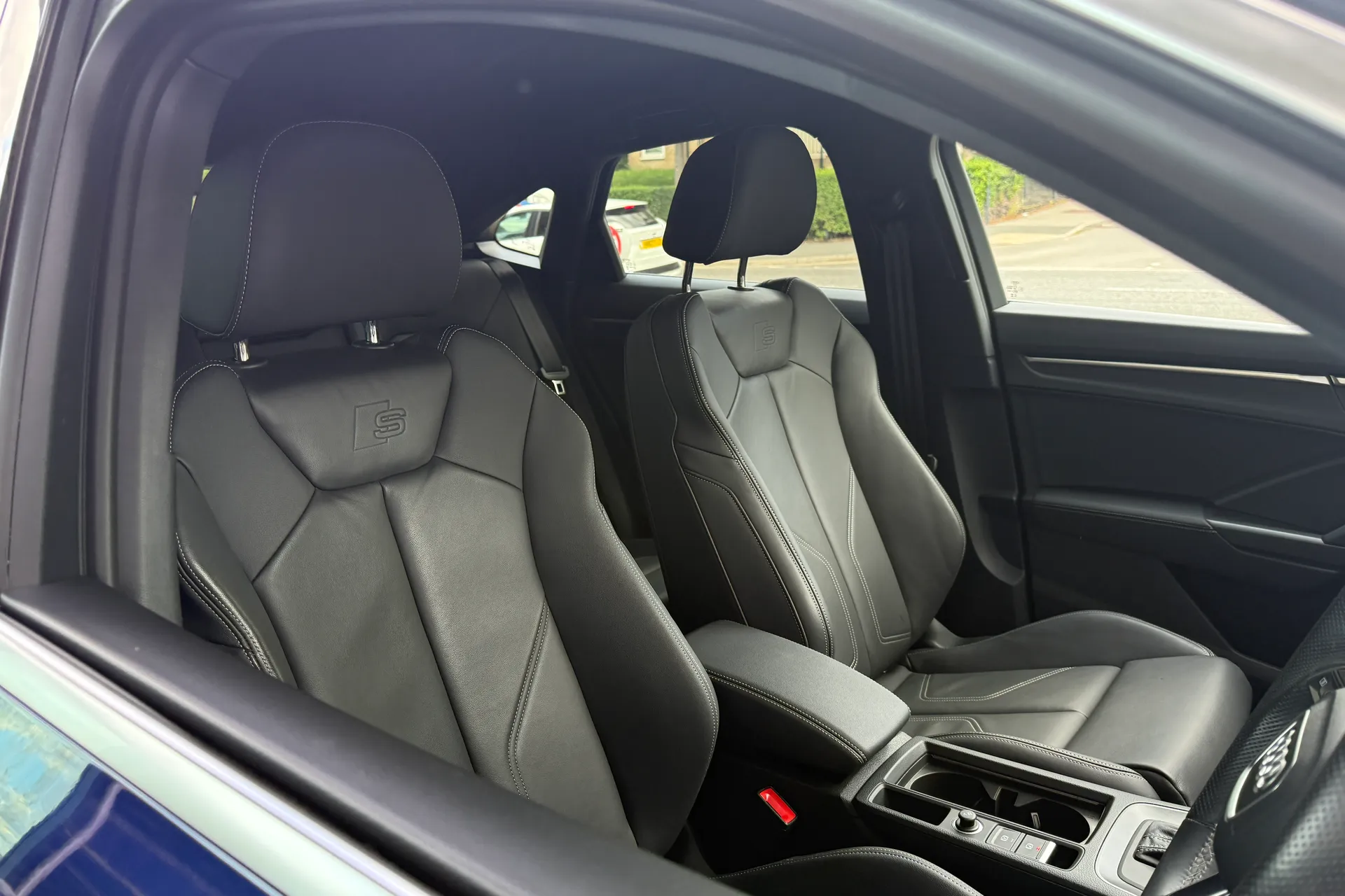 Audi Q3 thumbnail image number 35