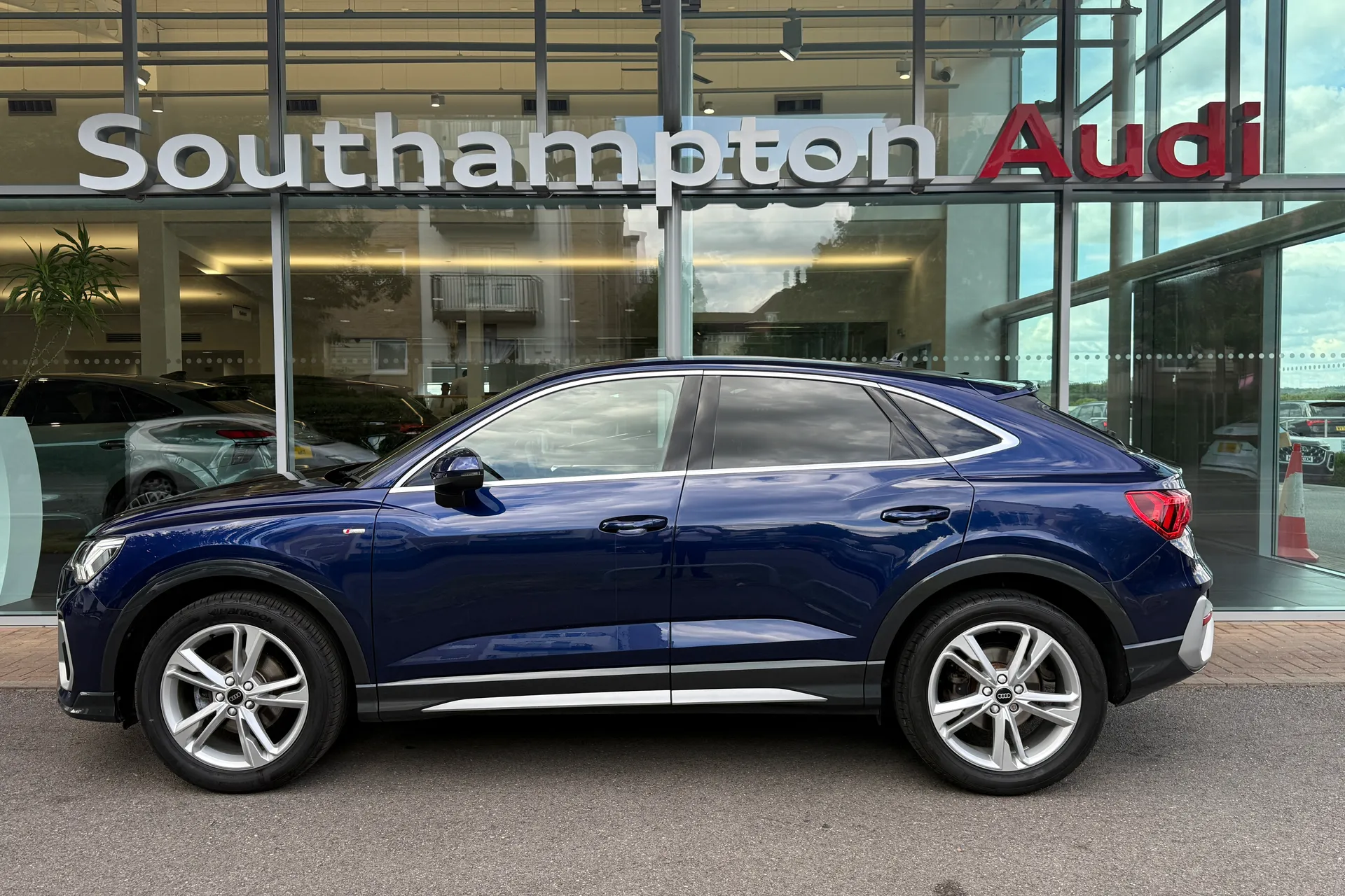Audi Q3 thumbnail image number 50