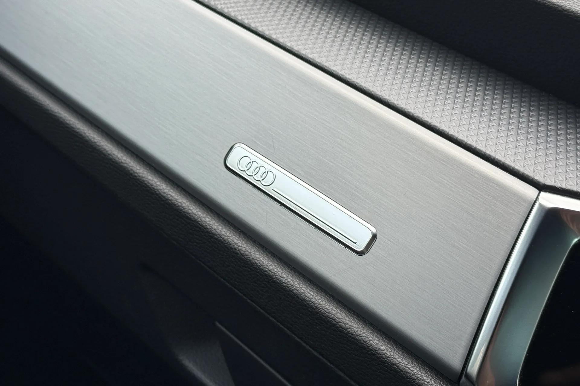 Audi Q3 thumbnail image number 29