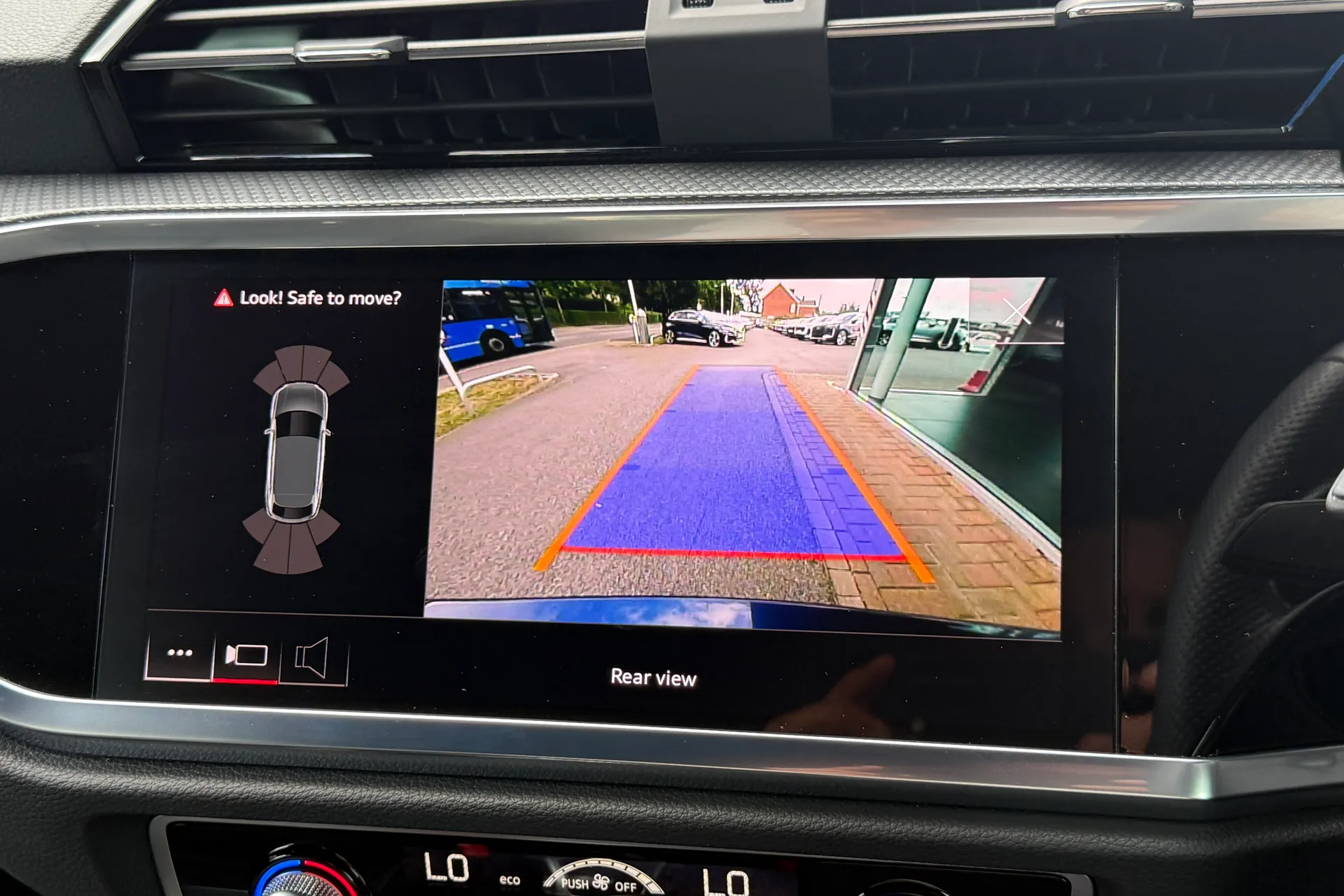Audi Q3 thumbnail image number 6