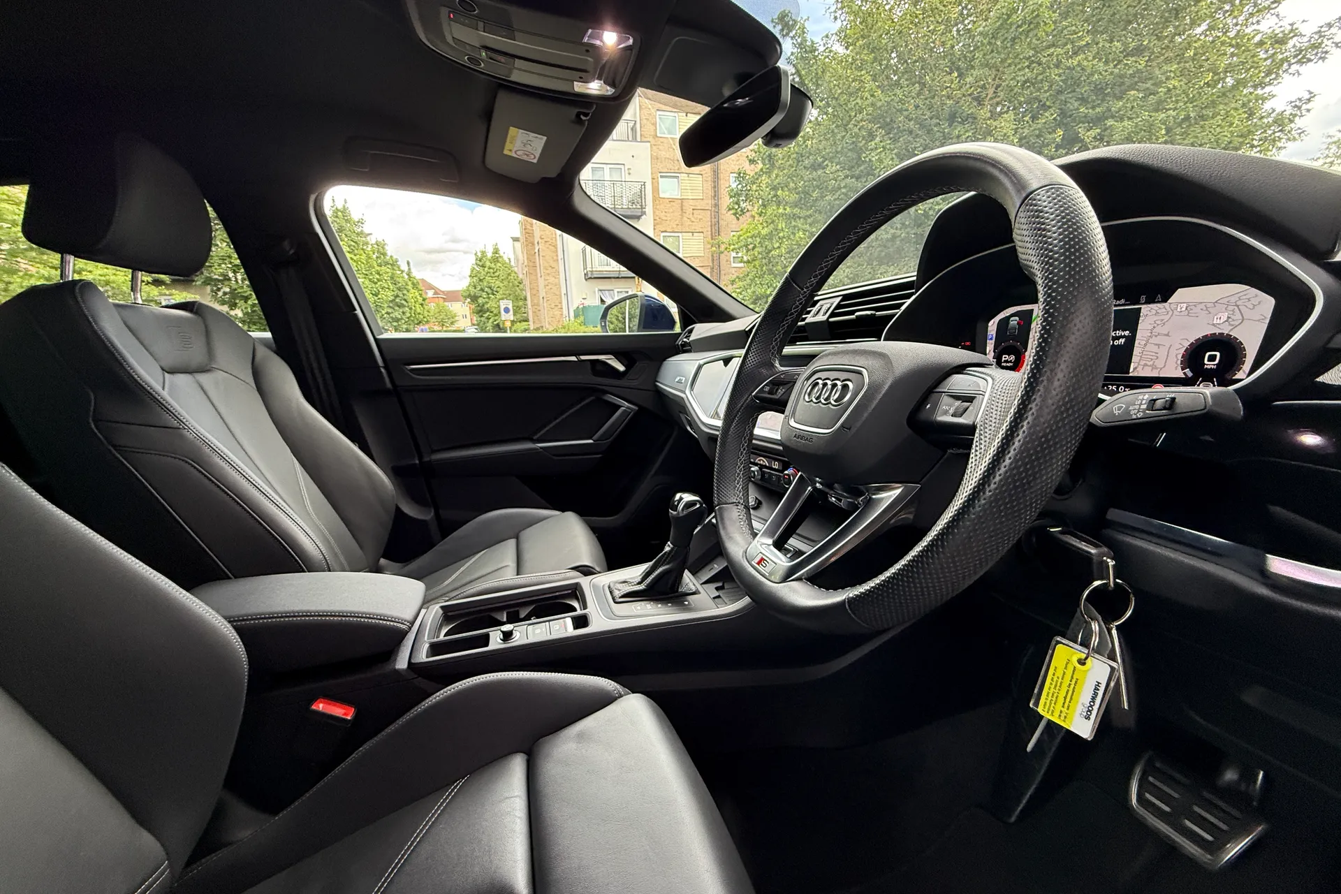 Audi Q3 thumbnail image number 16