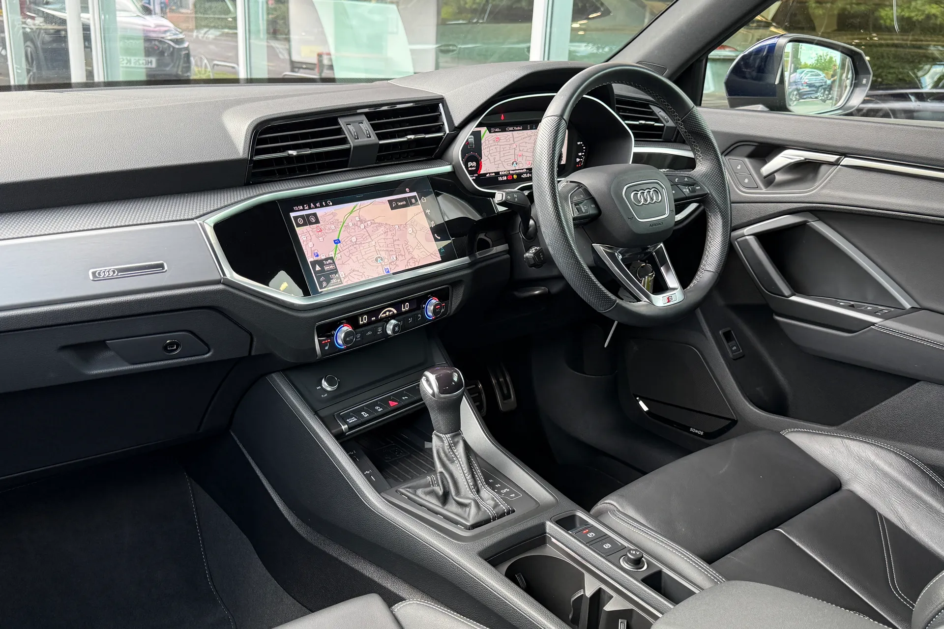 Audi Q3 thumbnail image number 13