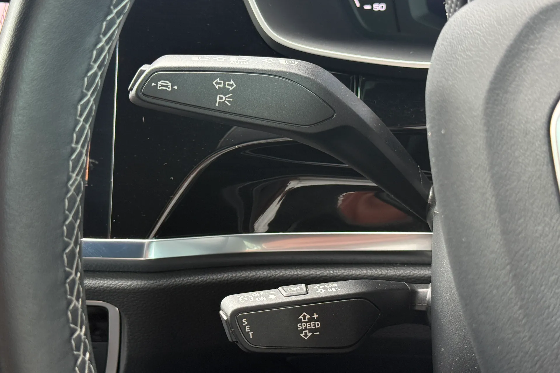 Audi Q3 thumbnail image number 20
