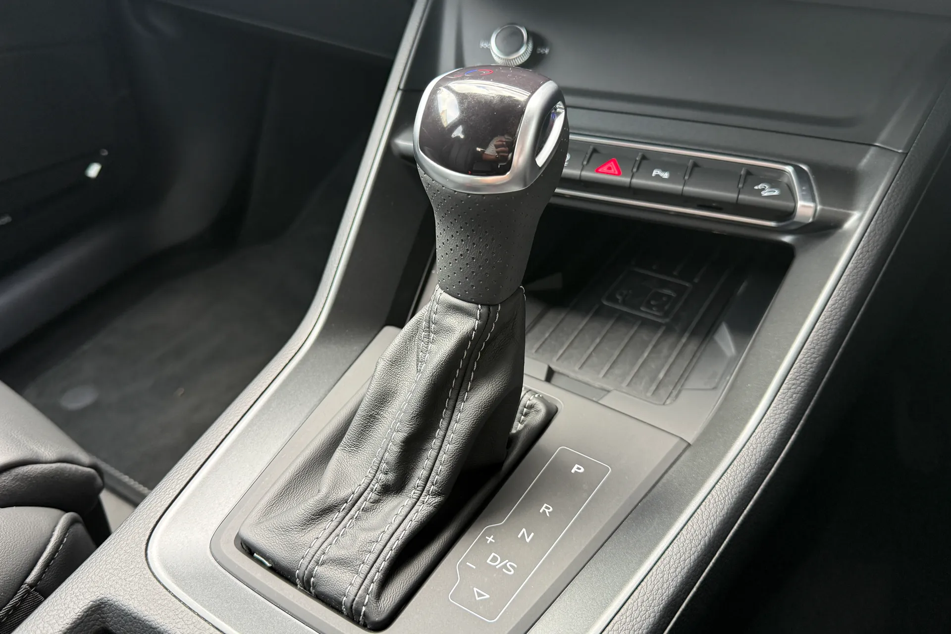 Audi Q3 thumbnail image number 28