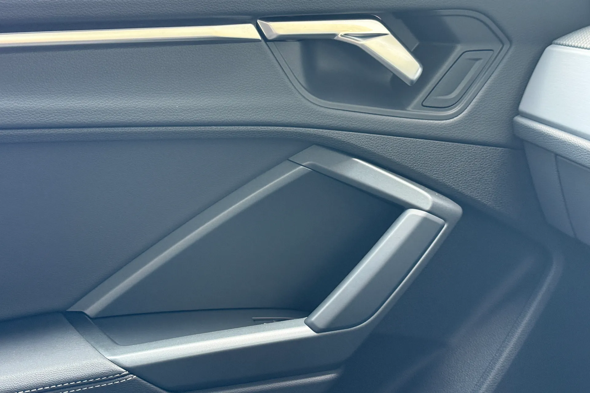 Audi Q3 thumbnail image number 31