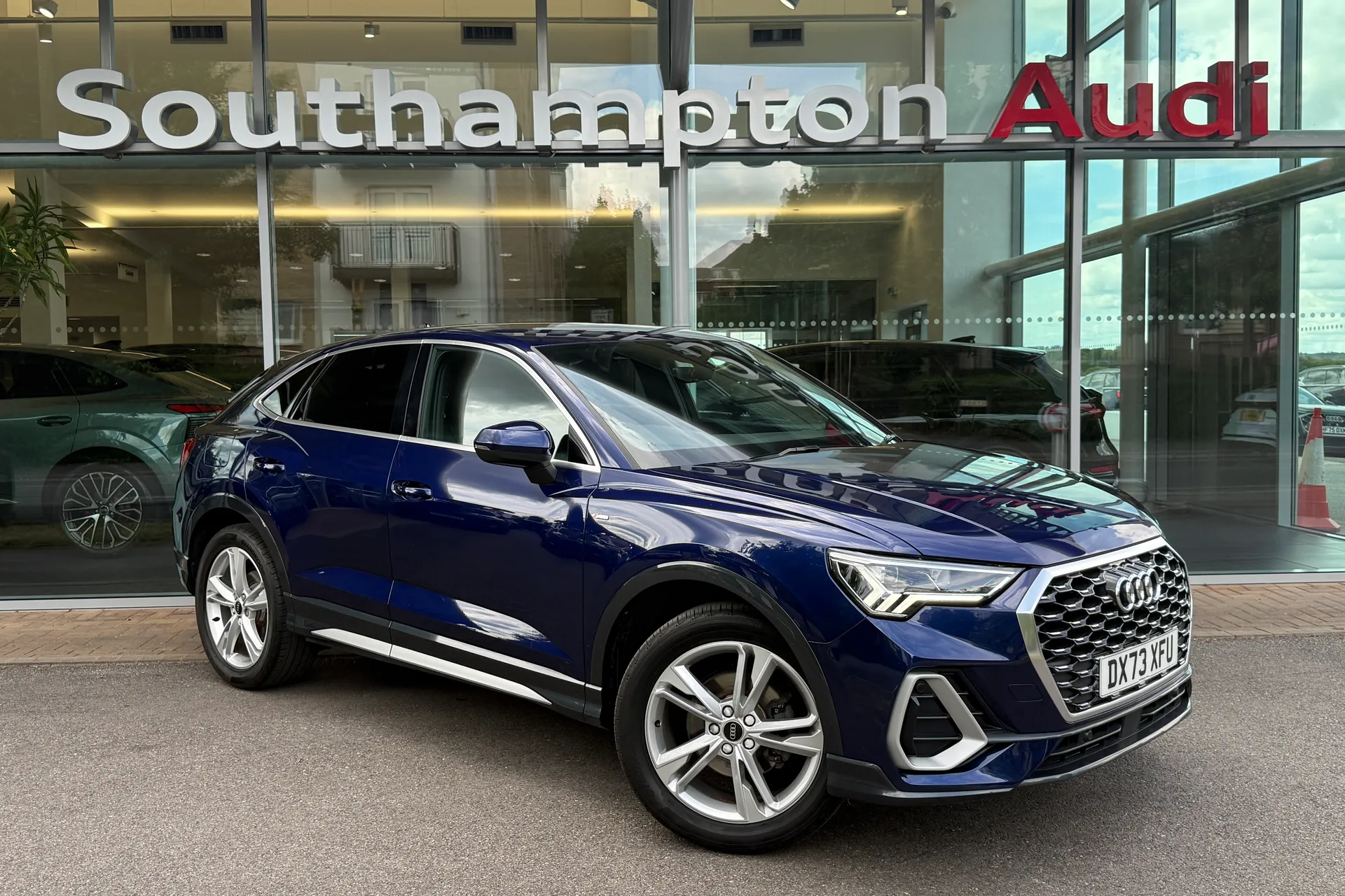 Audi Q3 thumbnail image number 57