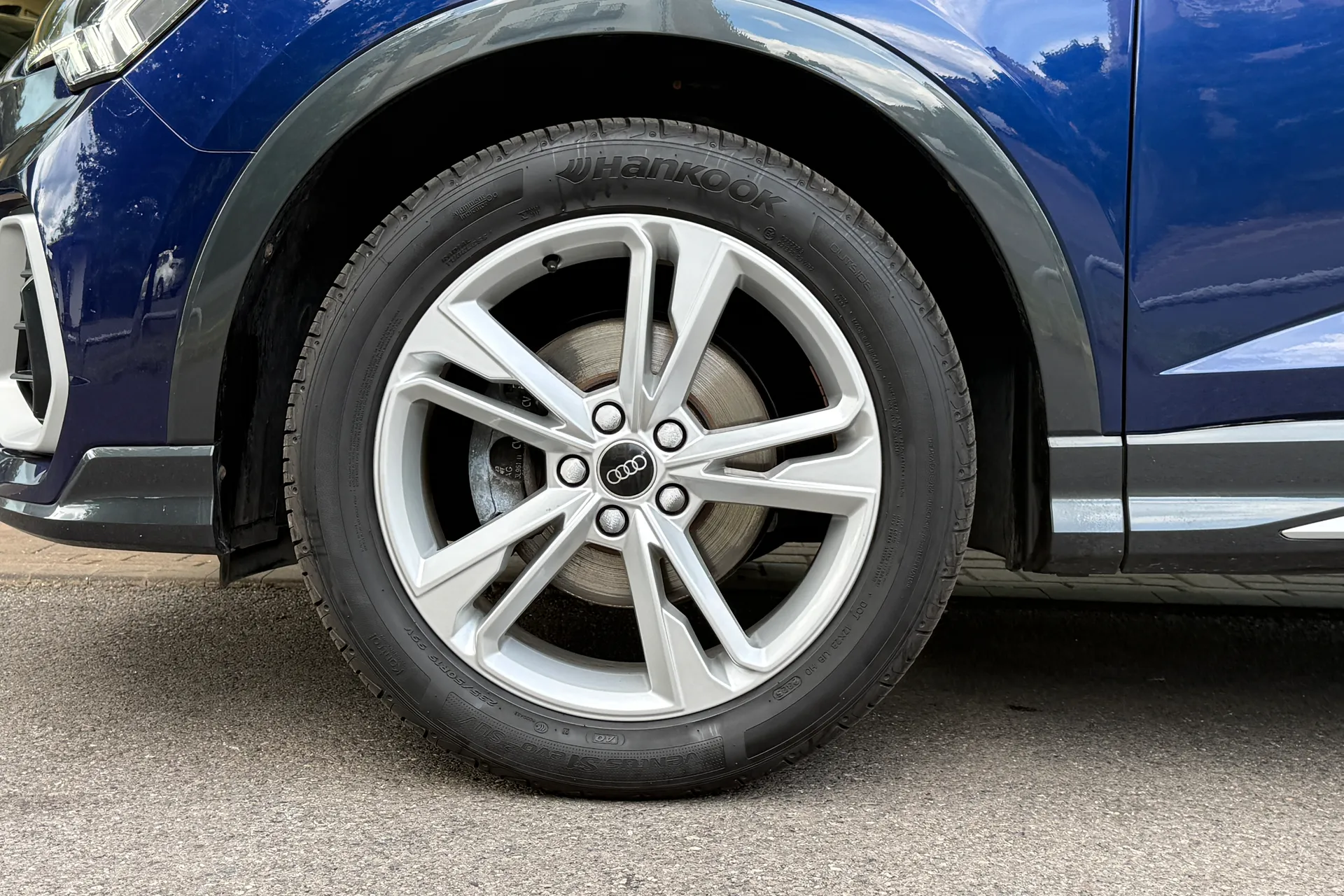 Audi Q3 thumbnail image number 15