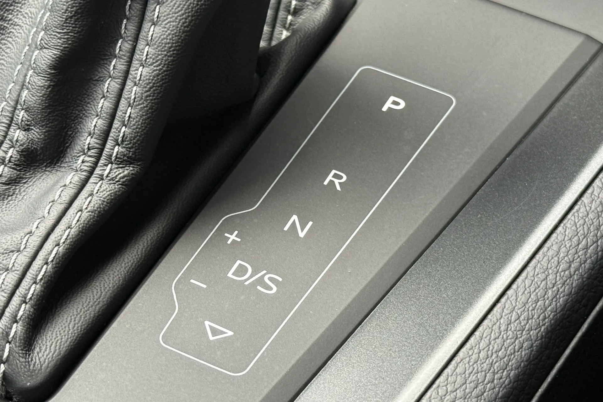 Audi Q3 thumbnail image number 27