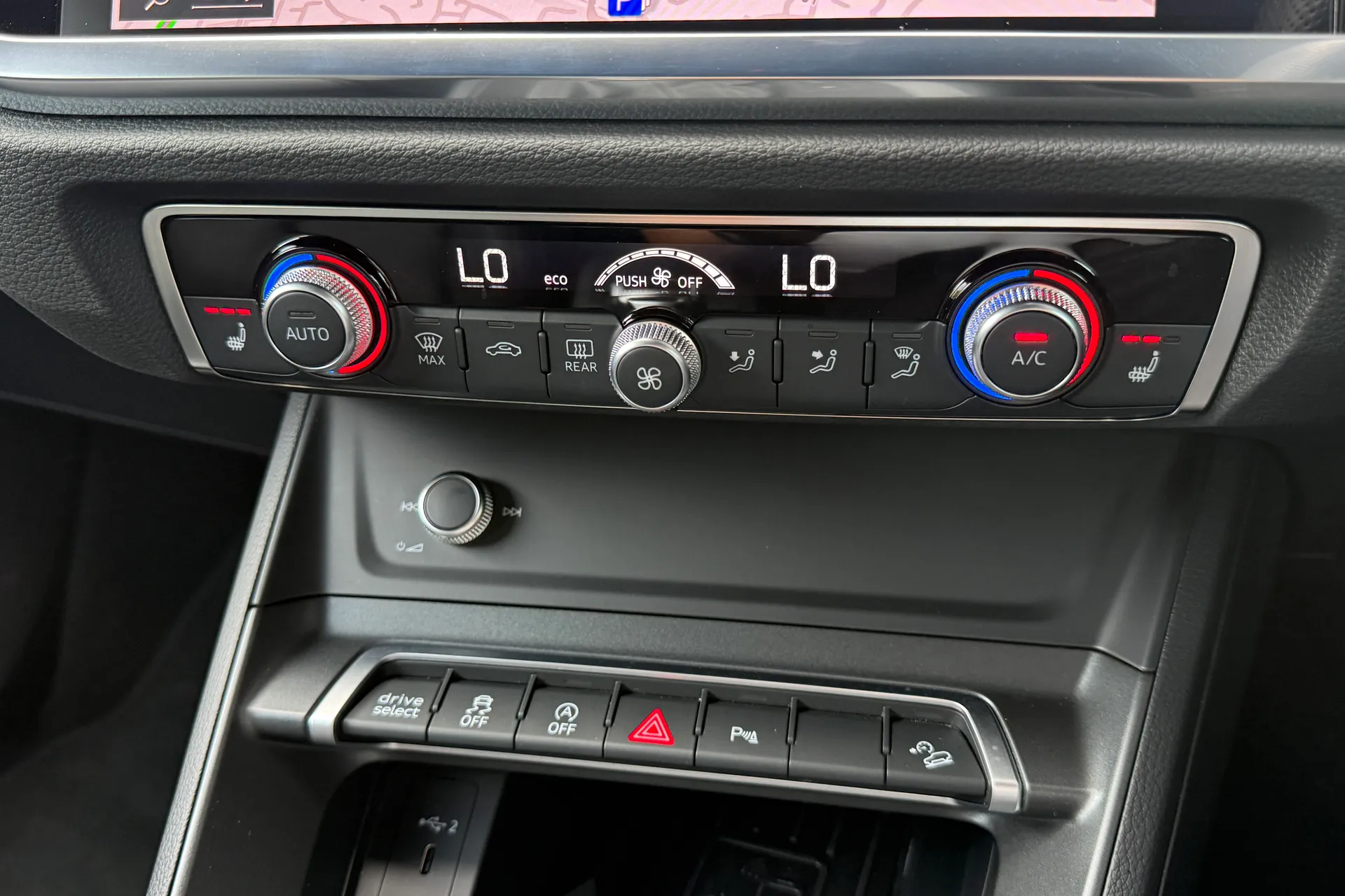 Audi Q3 thumbnail image number 24
