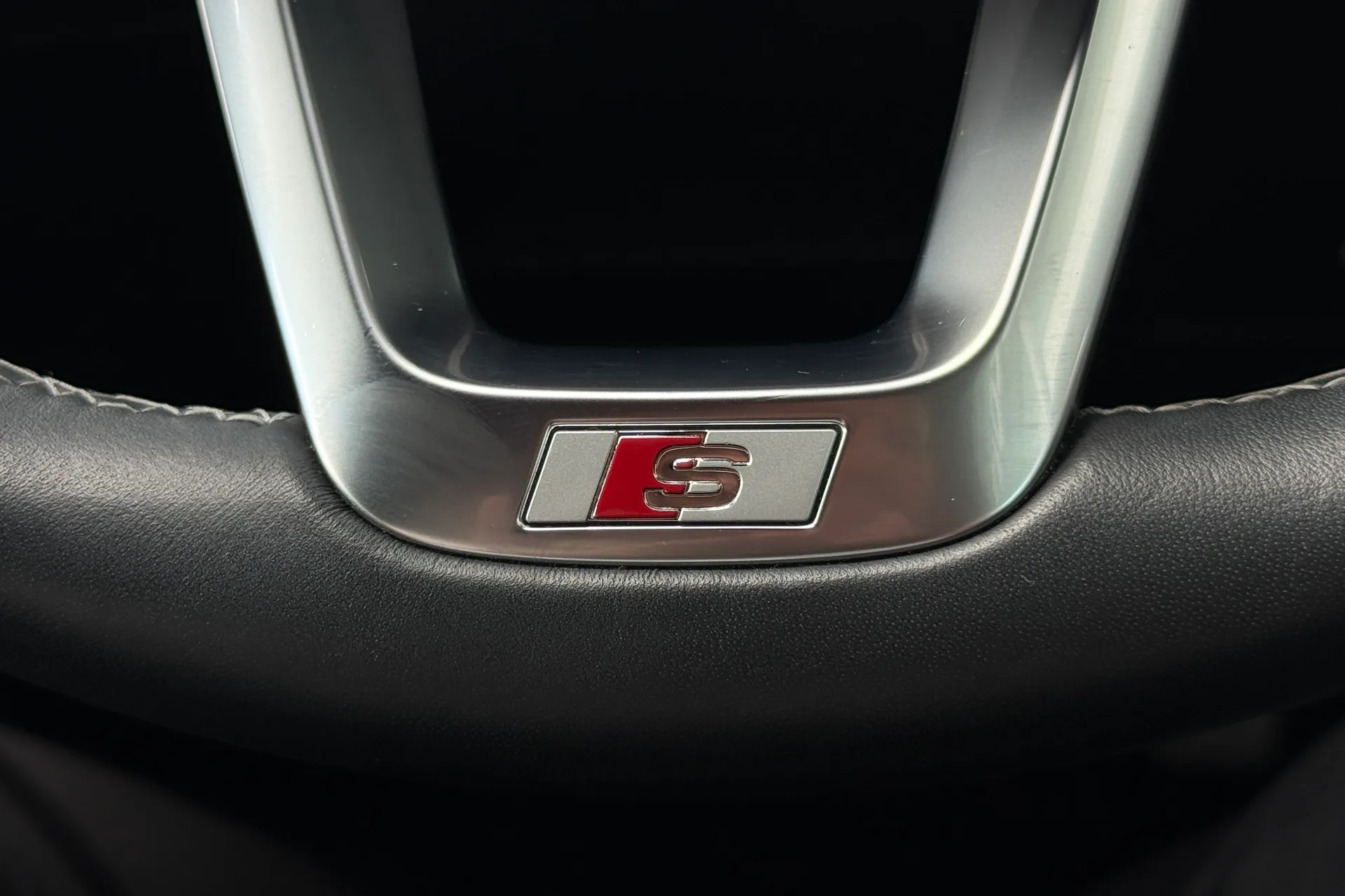 Audi Q3 thumbnail image number 21