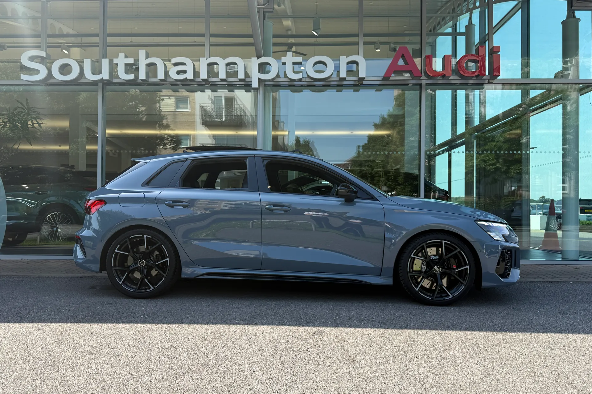 Audi RS3 thumbnail image number 2