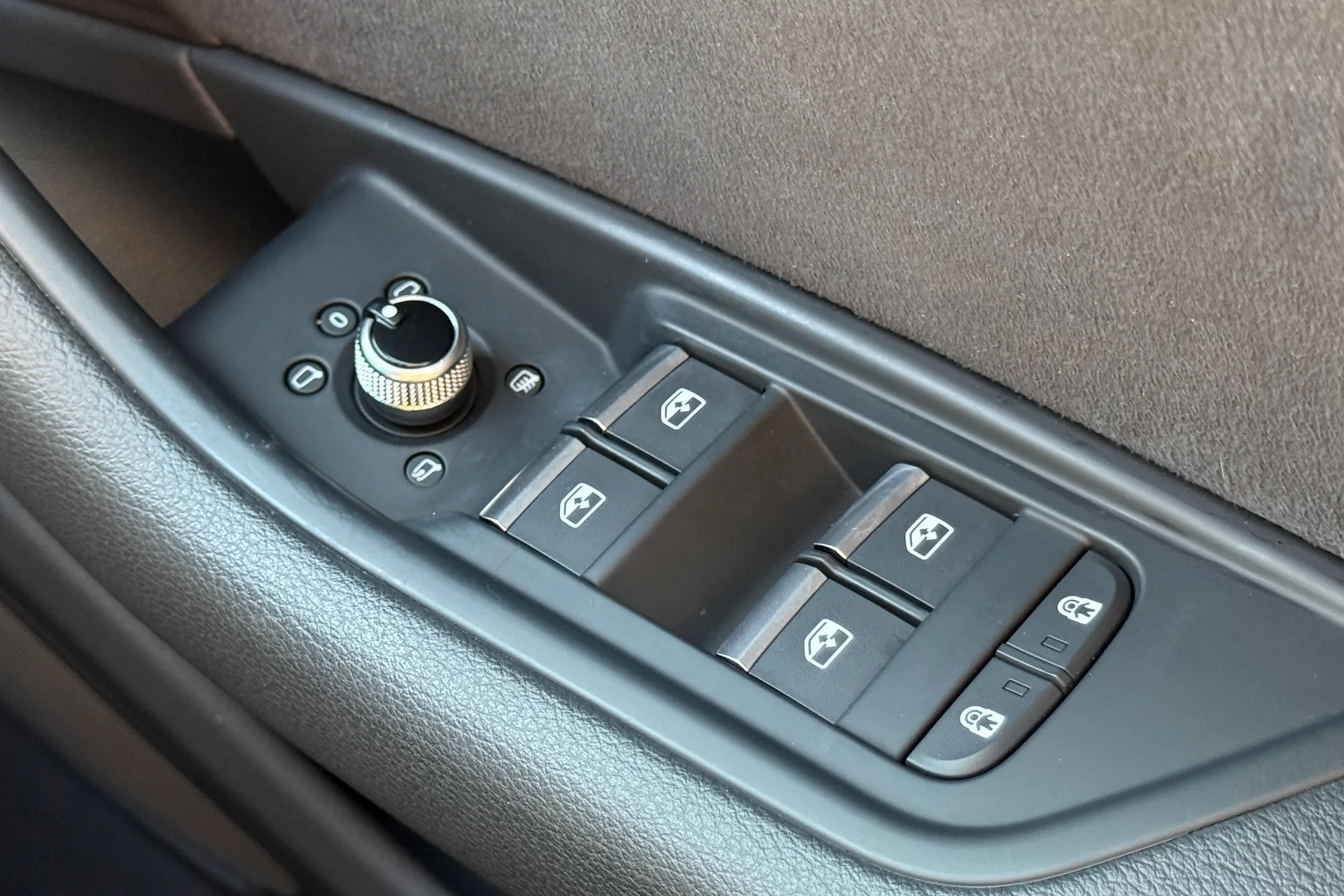 Audi A4 thumbnail image number 21