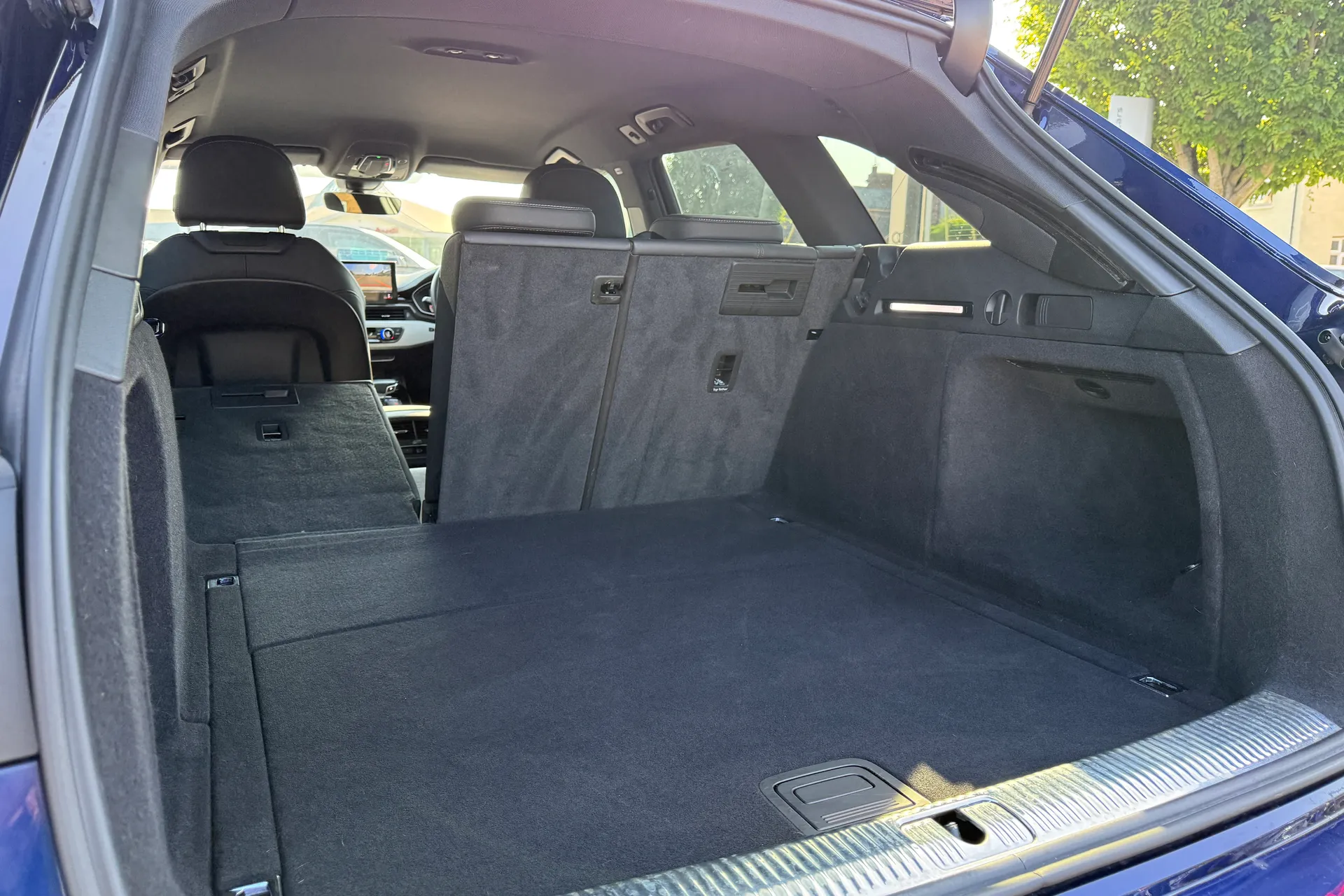 Audi A4 thumbnail image number 38