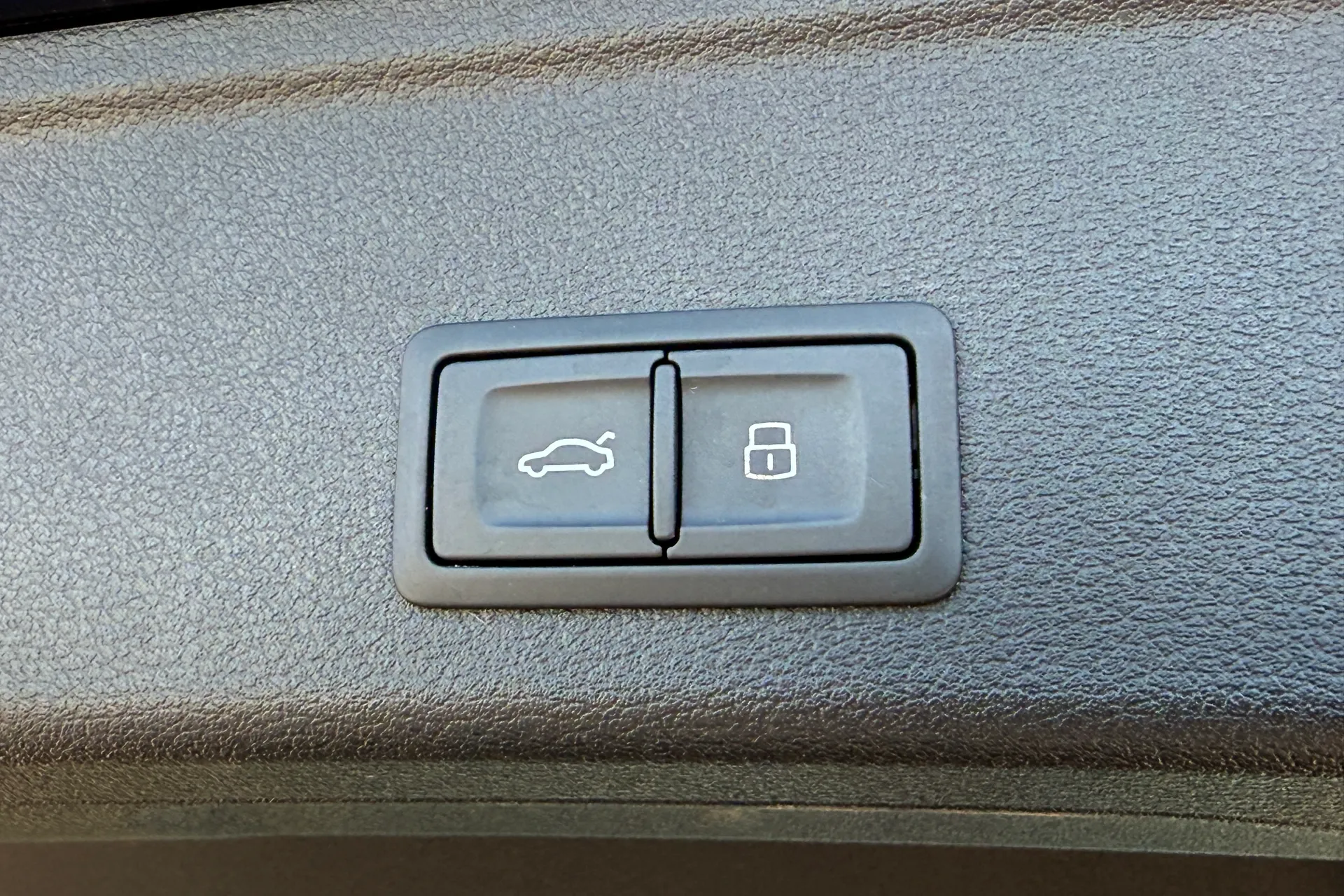 Audi A4 thumbnail image number 39