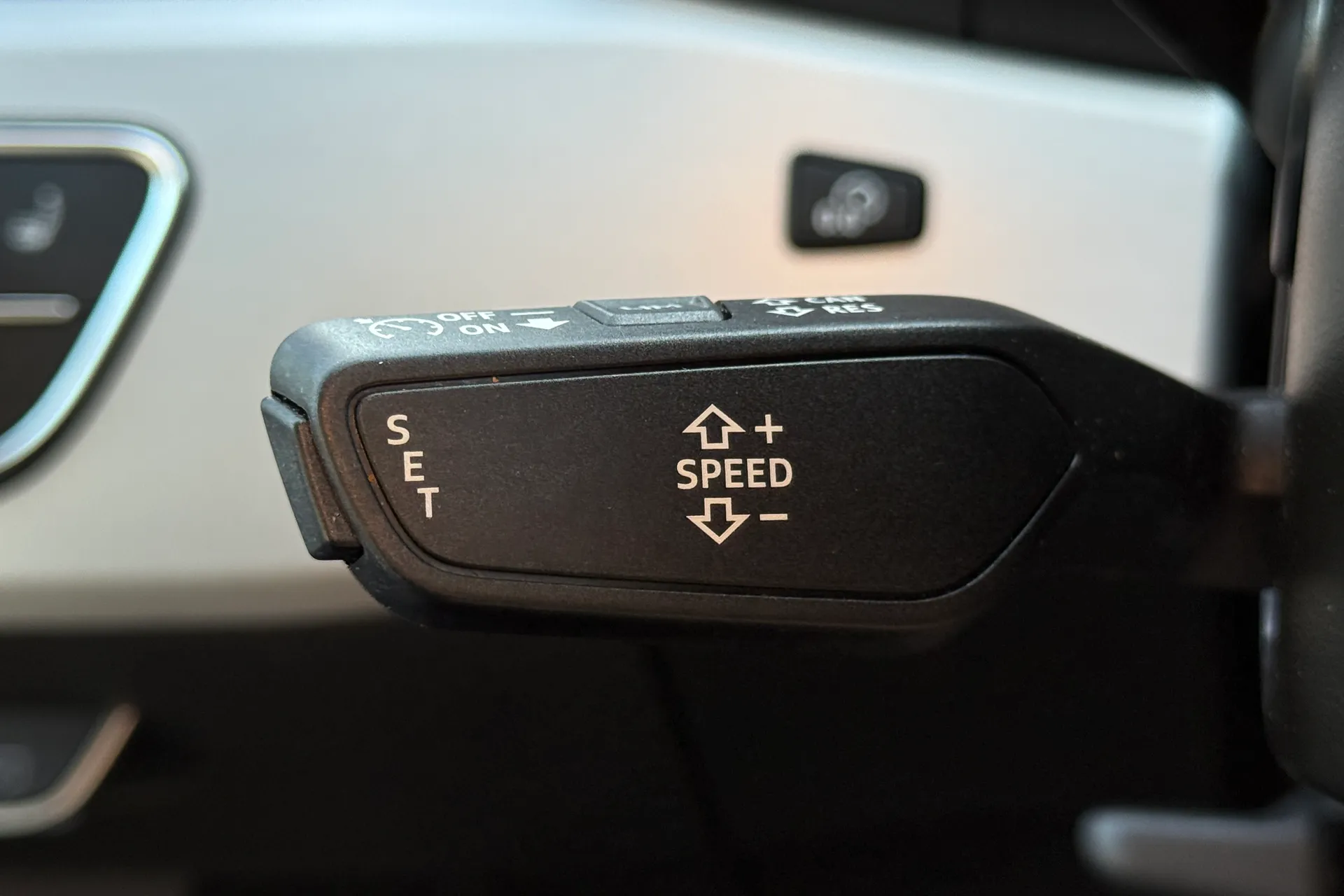 Audi A4 thumbnail image number 20