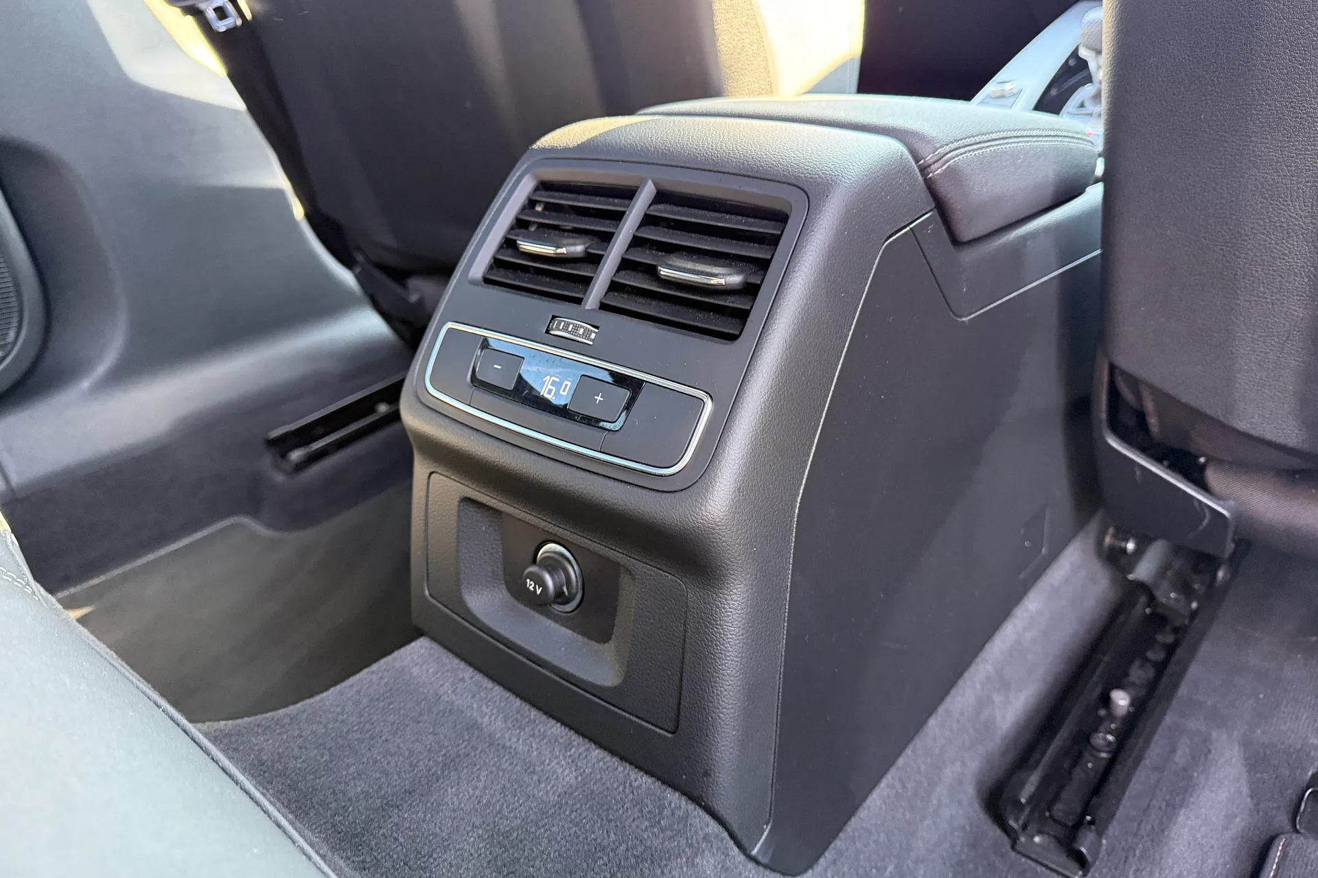 Audi A4 thumbnail image number 50