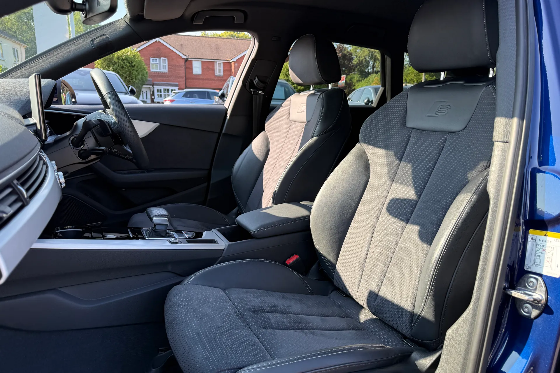 Audi A4 thumbnail image number 32