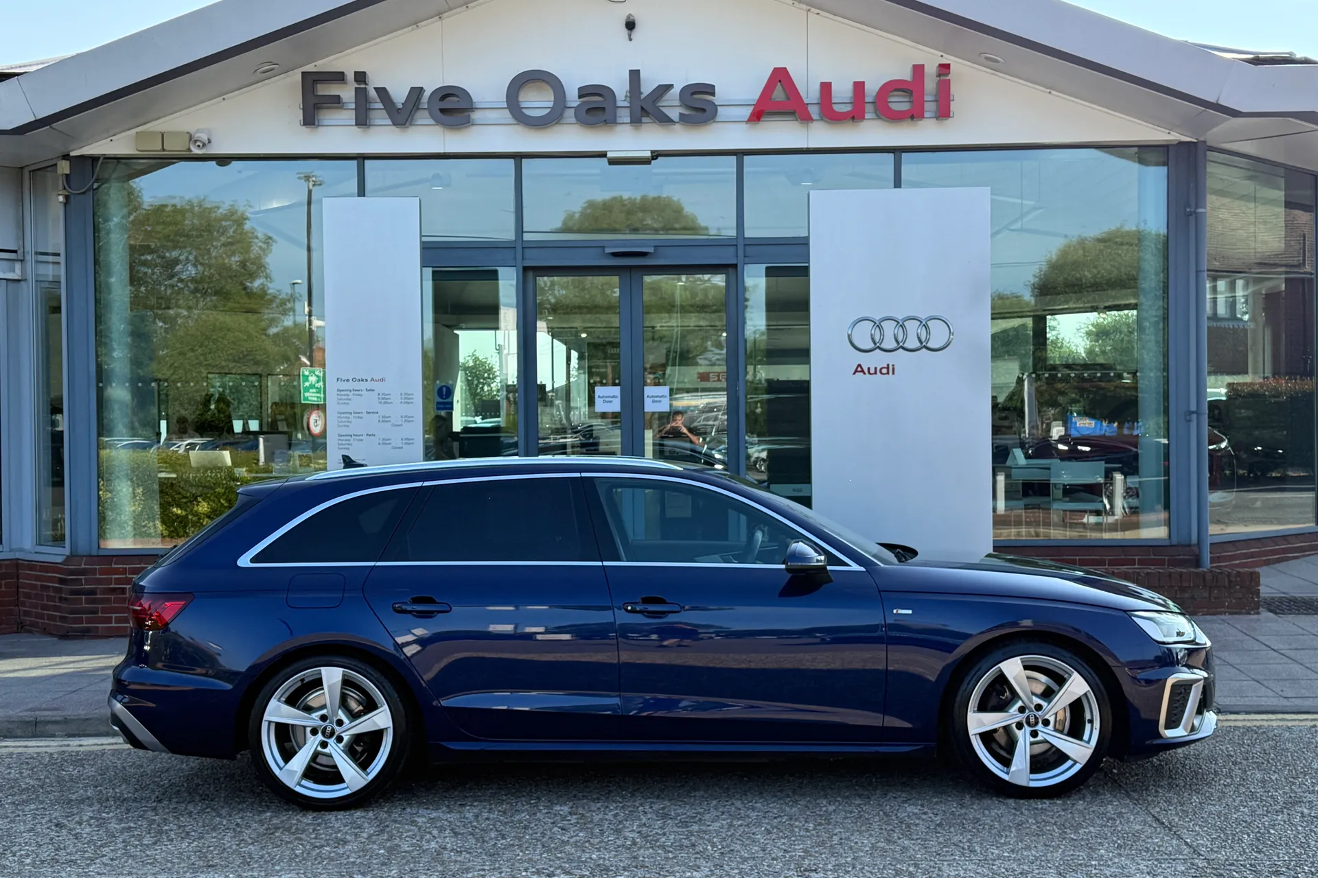 Audi A4 thumbnail image number 2