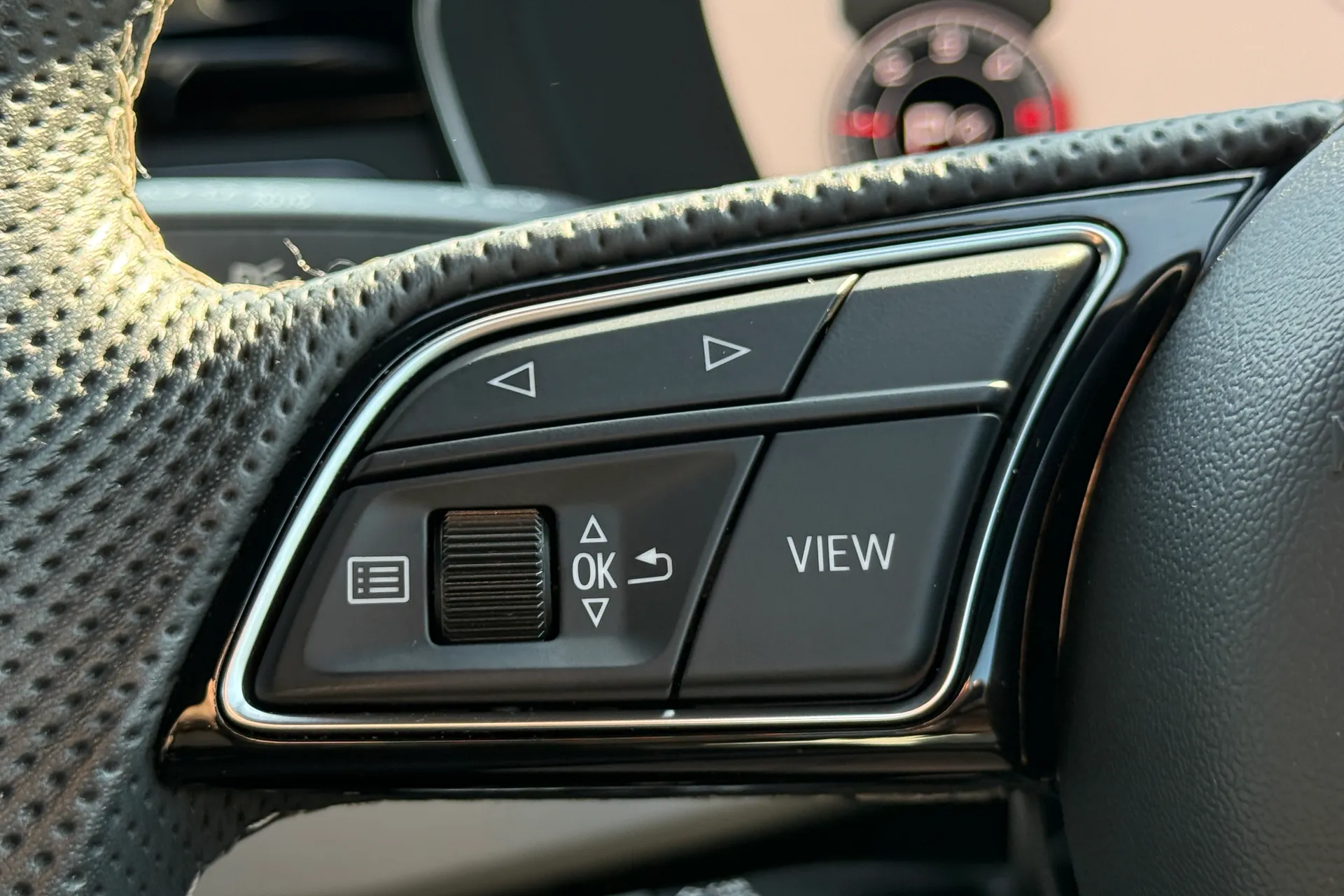 Audi A4 thumbnail image number 23