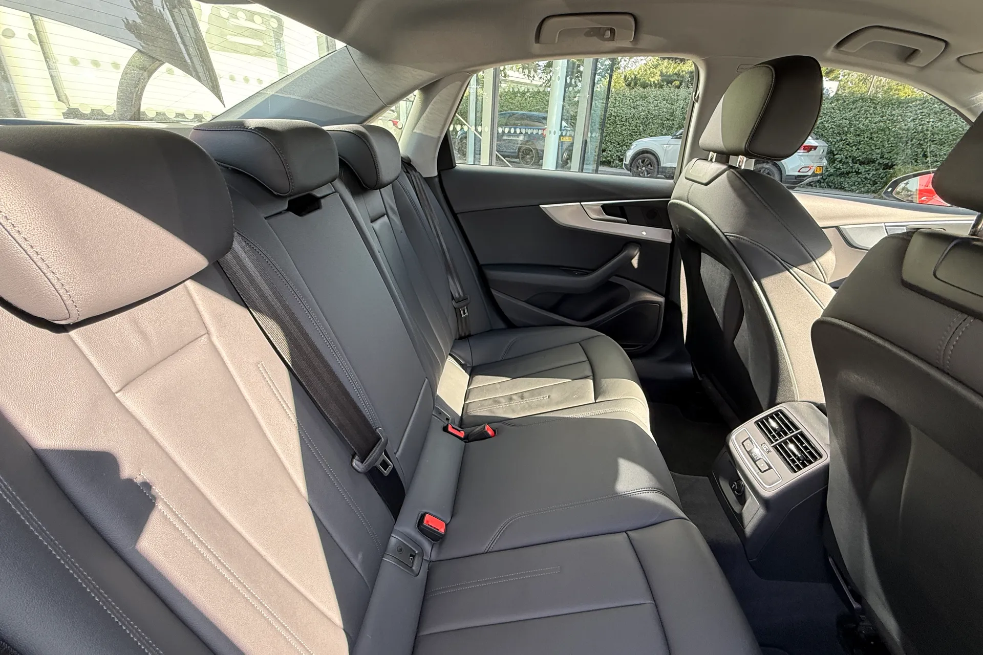 Audi A4 thumbnail image number 34
