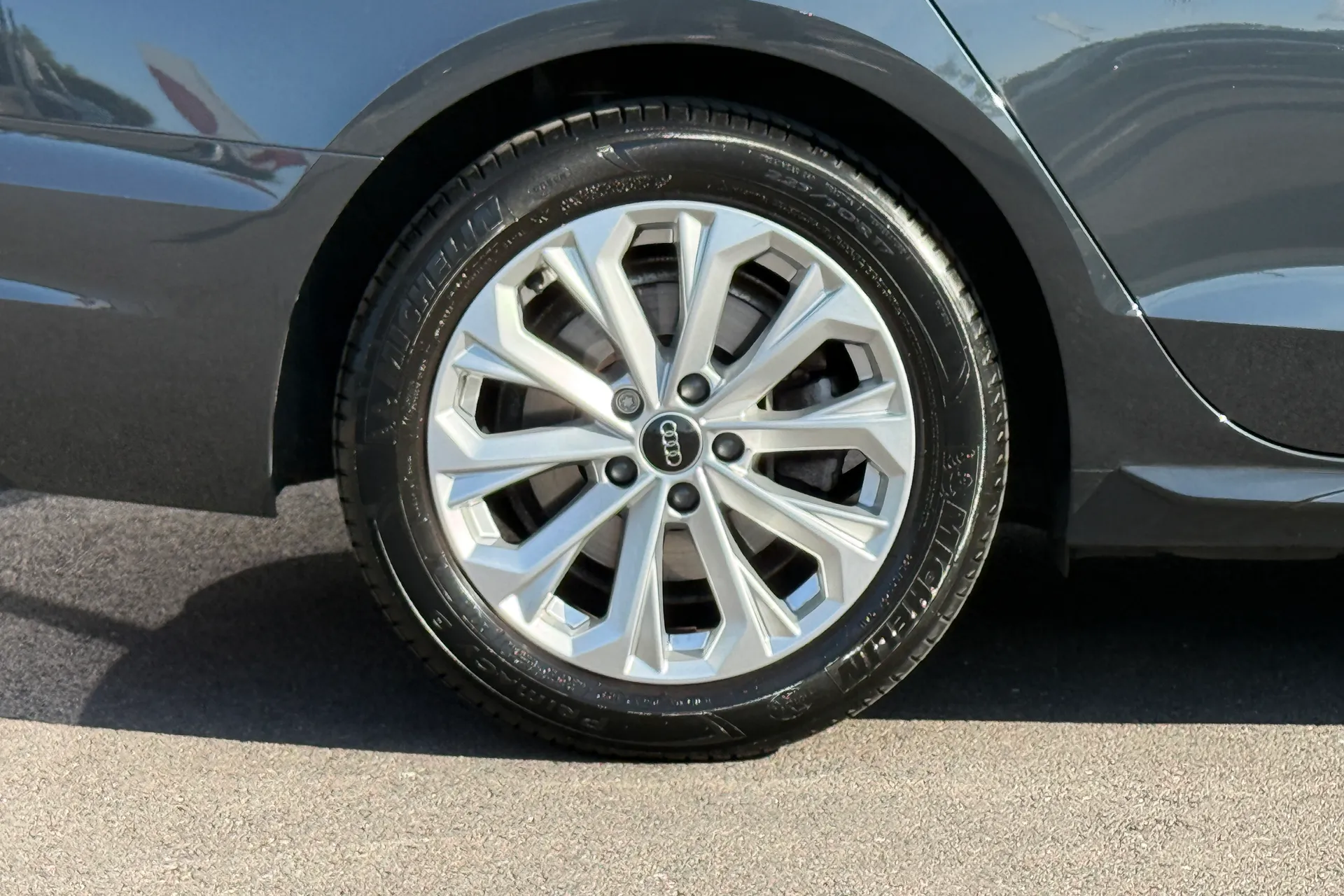 Audi A4 thumbnail image number 19