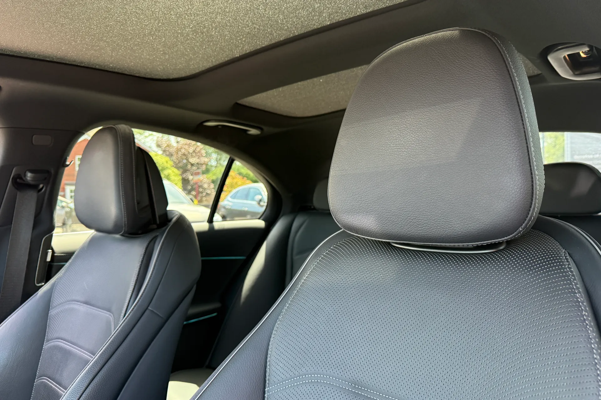 MERCEDES-BENZ E CLASS thumbnail image number 31