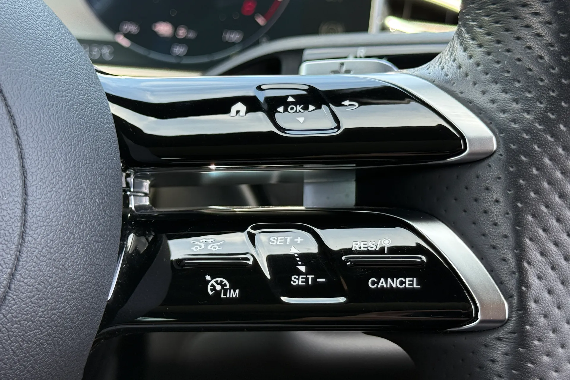 MERCEDES-BENZ E CLASS thumbnail image number 23