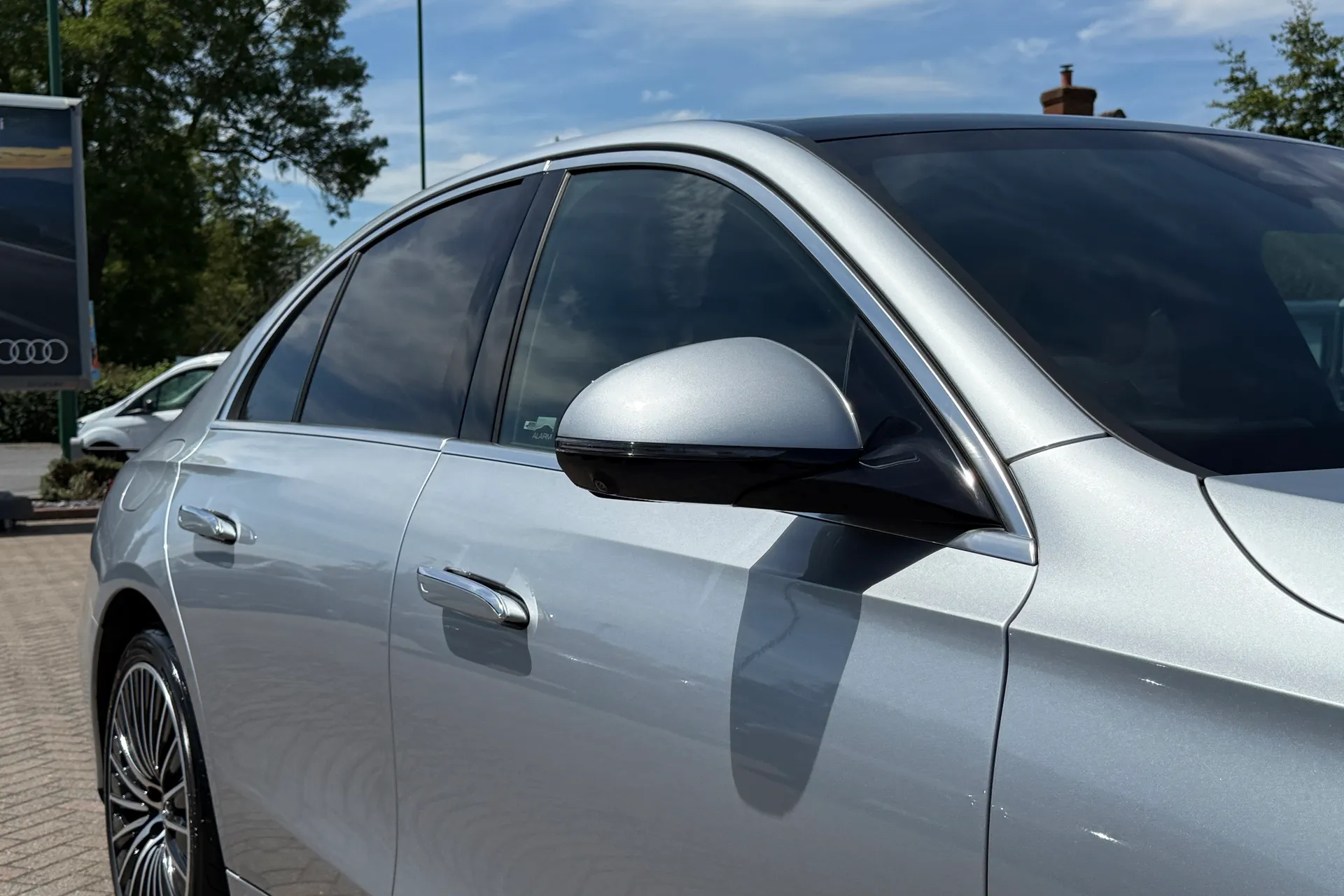 MERCEDES-BENZ E CLASS thumbnail image number 52