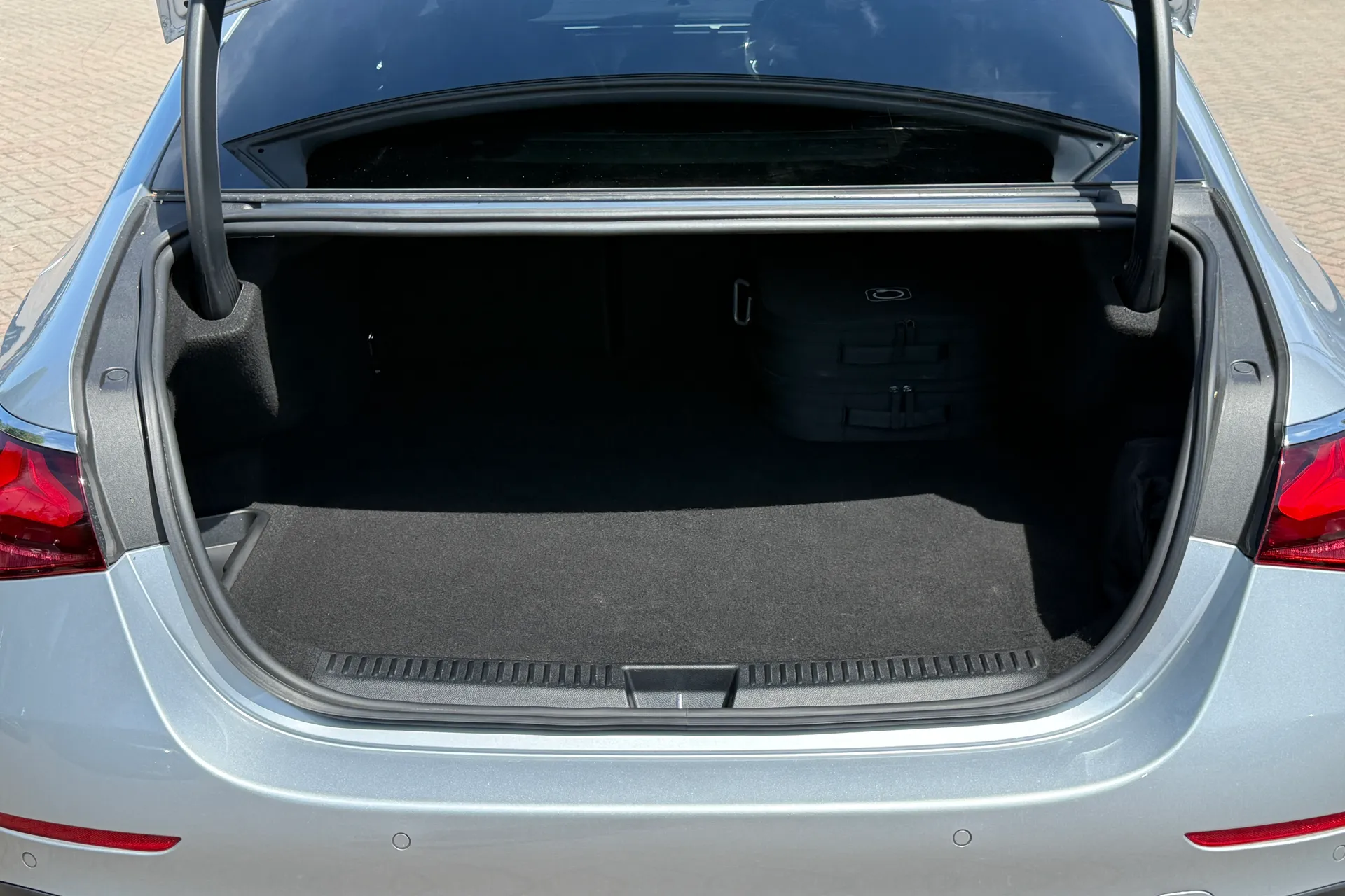MERCEDES-BENZ E CLASS thumbnail image number 38