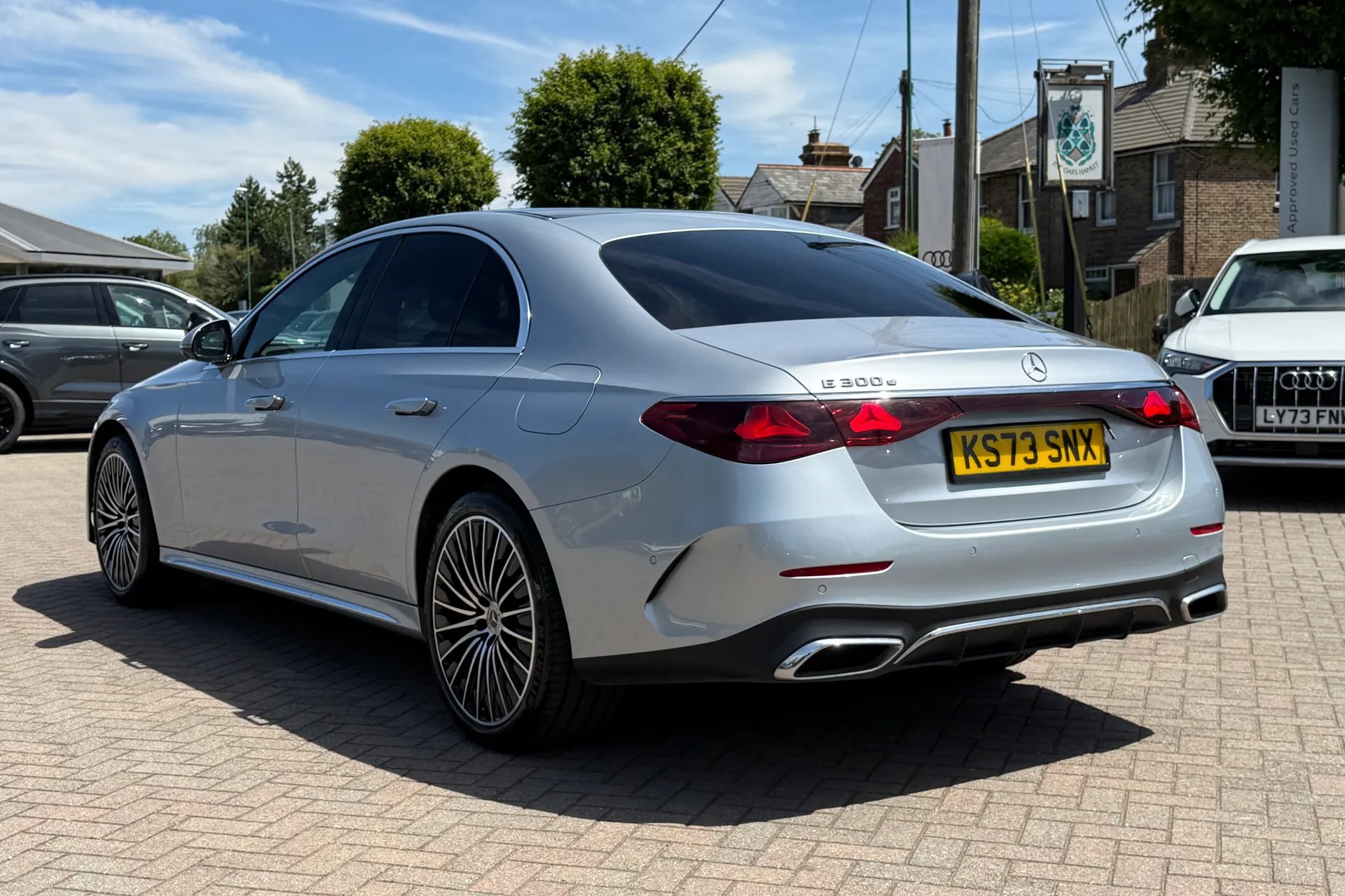 MERCEDES-BENZ E CLASS thumbnail image number 37
