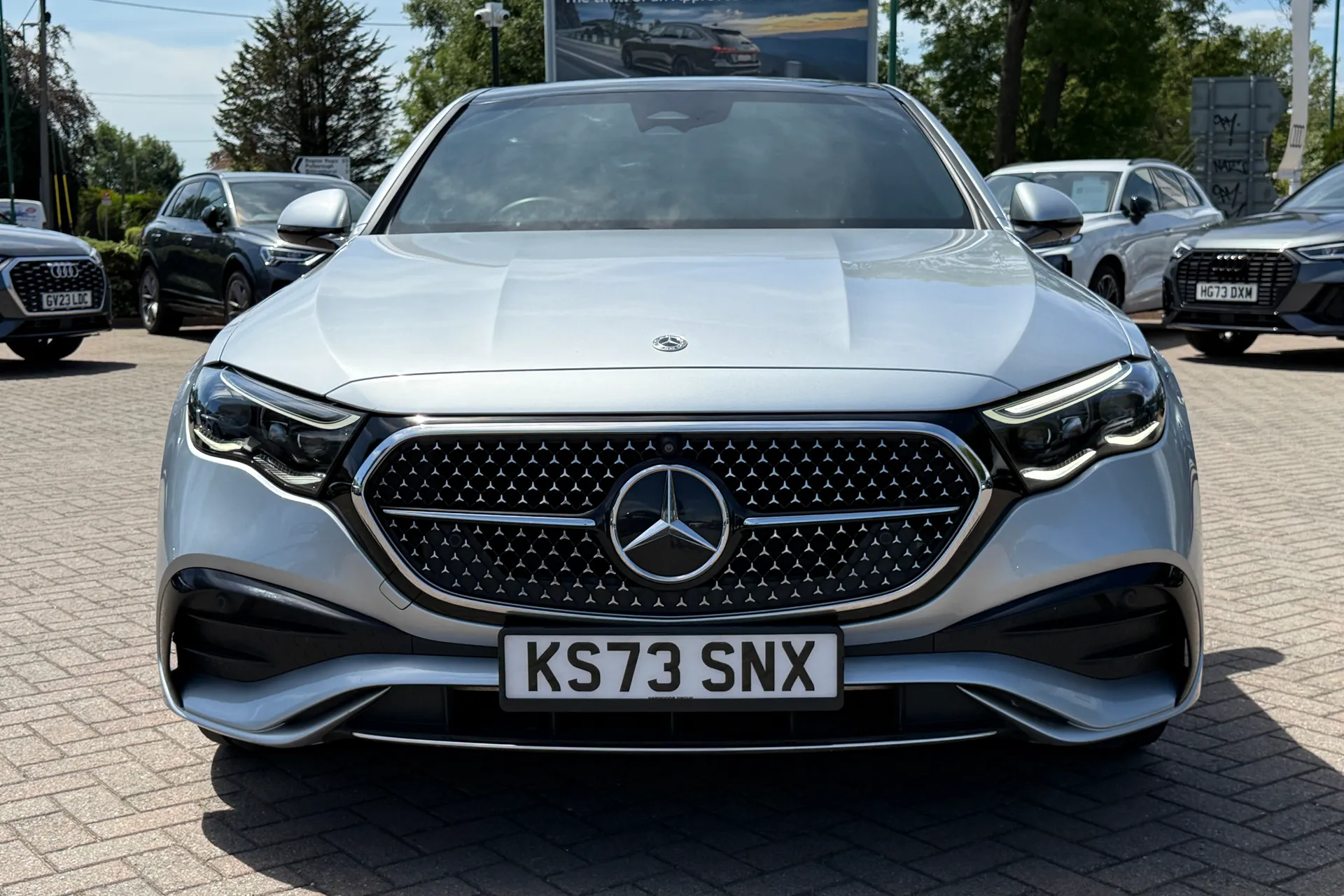 MERCEDES-BENZ E CLASS thumbnail image number 25