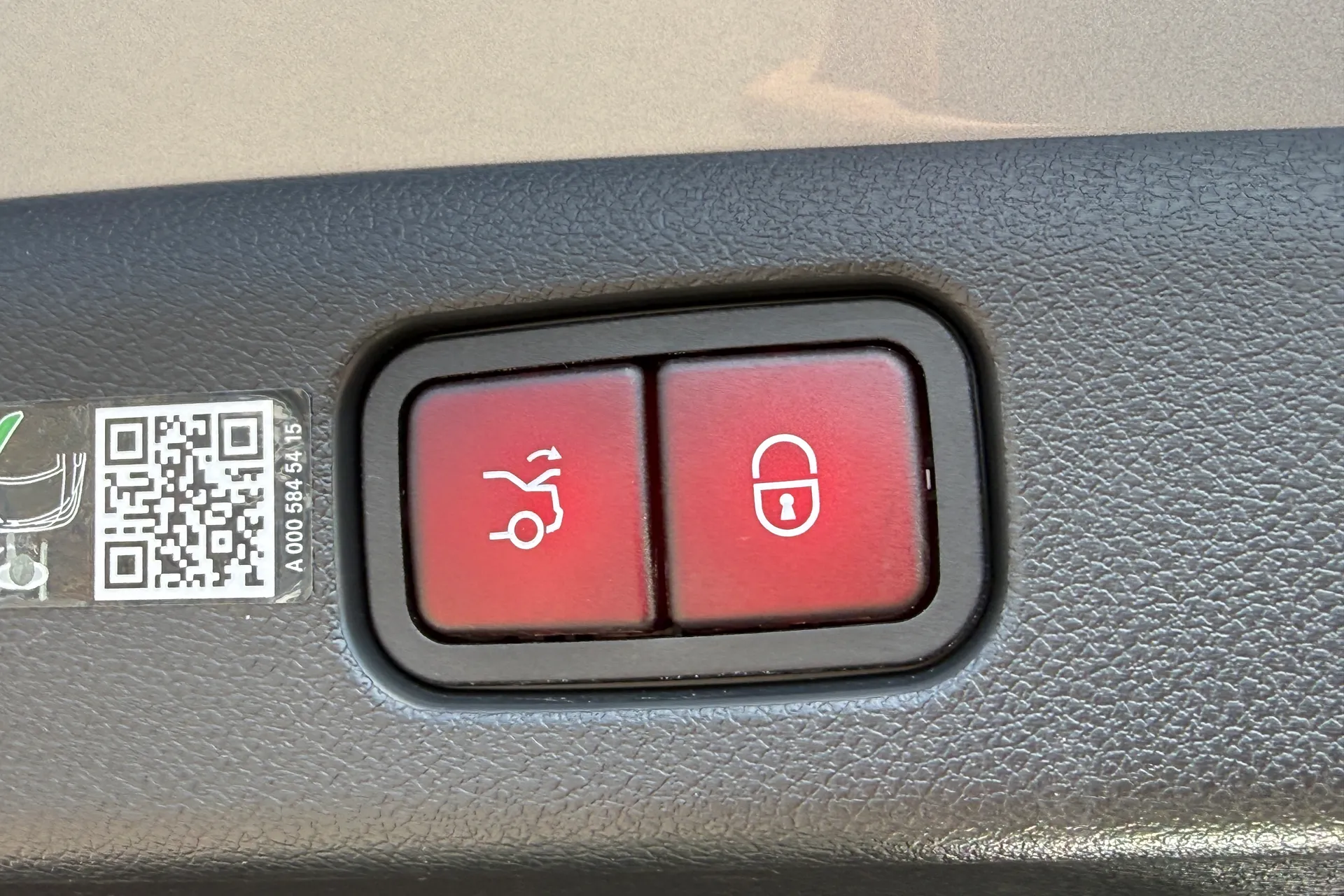 MERCEDES-BENZ E CLASS thumbnail image number 40